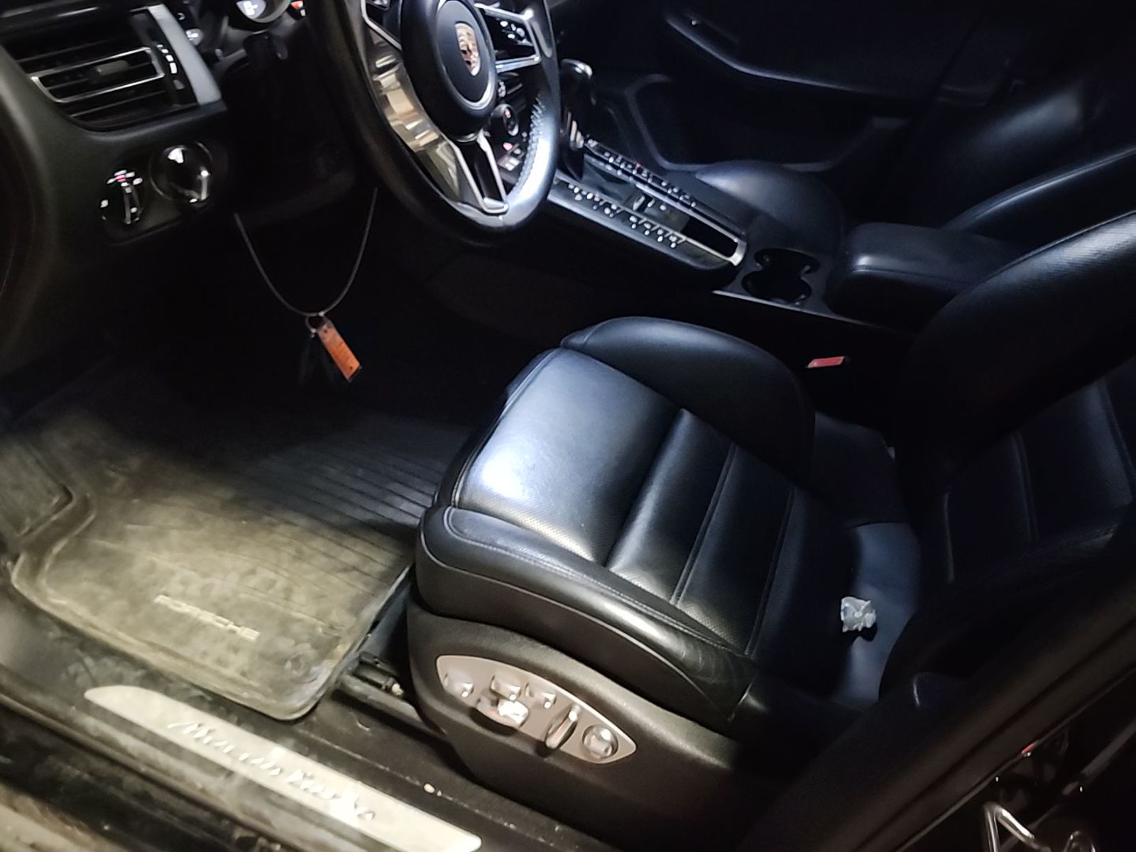 2020 Porsche macan  Turbo AWD