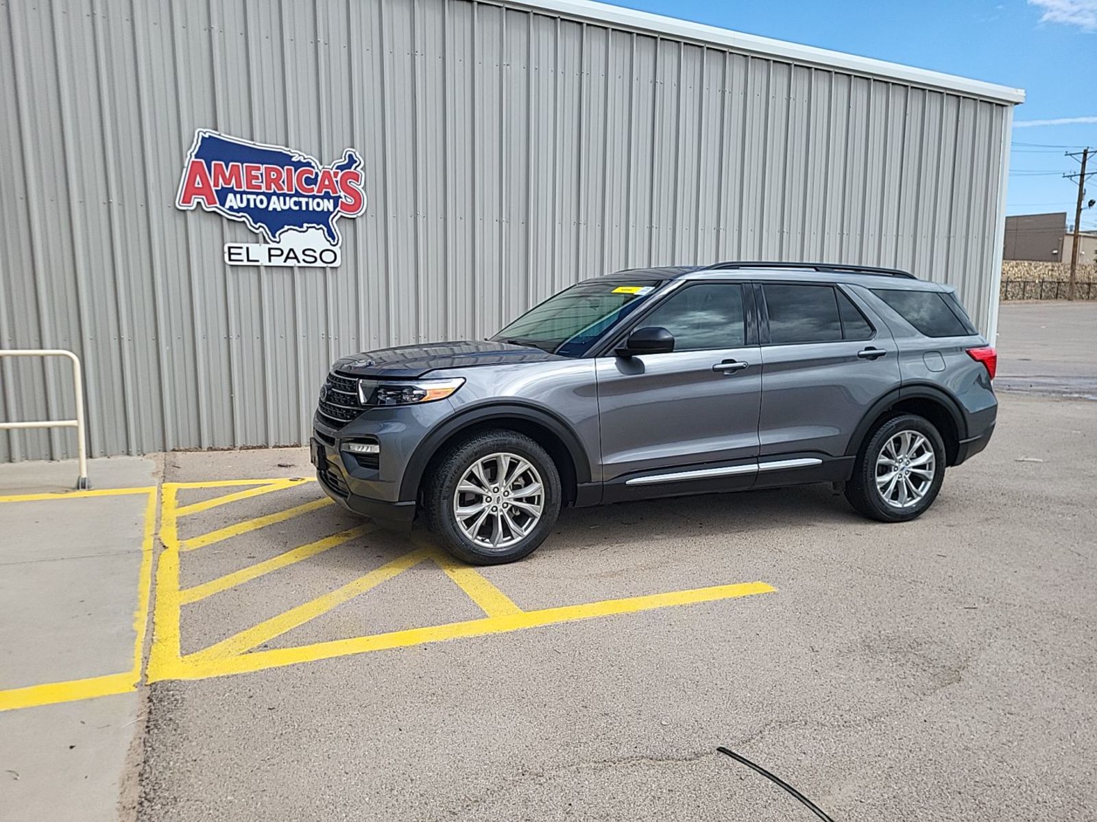 2023 Ford Explorer  XLT AWD