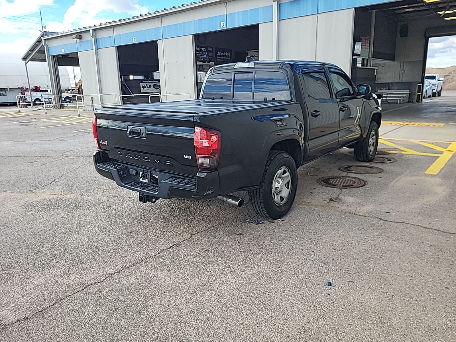 2023 Toyota Tacoma   AWD