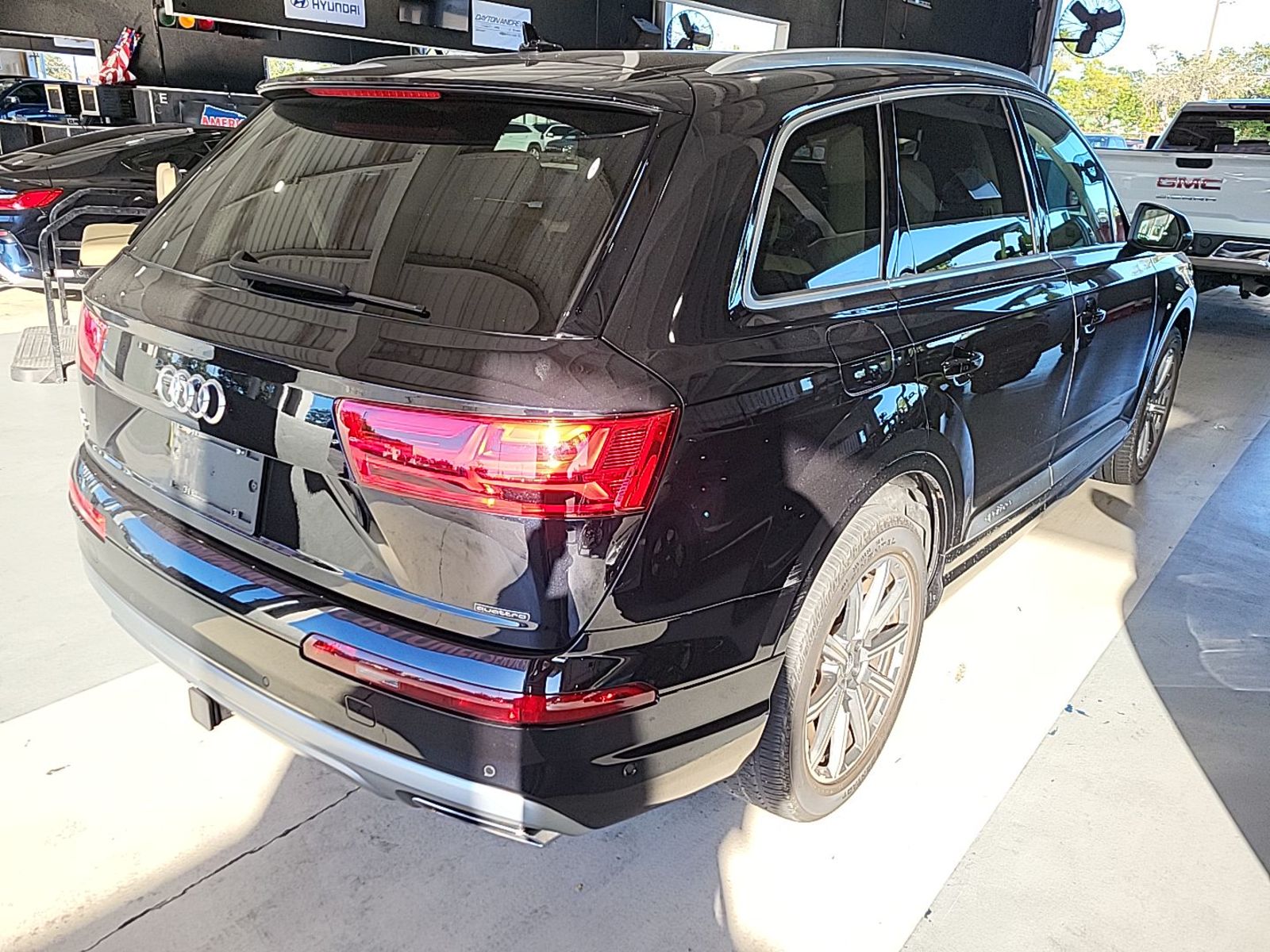 2019 Audi Q7  SE Premium Plus AWD