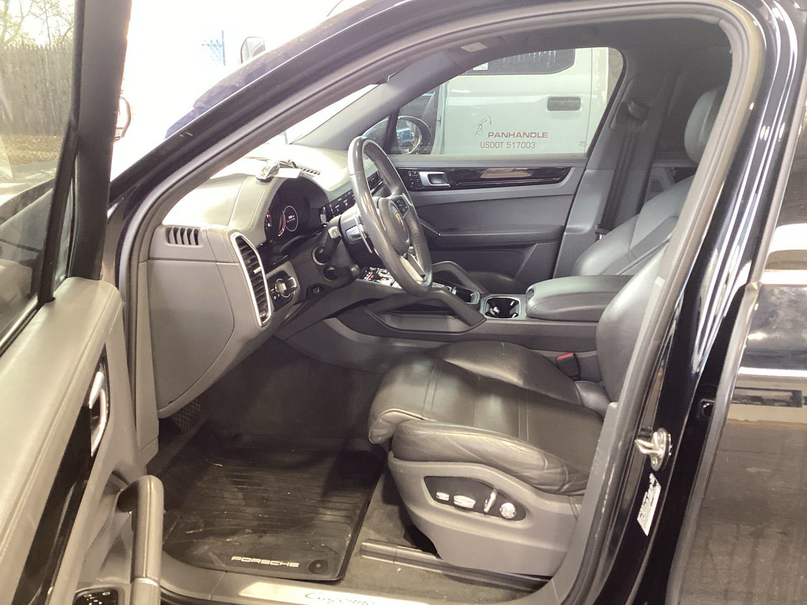 2020 Porsche cayenne  Base AWD