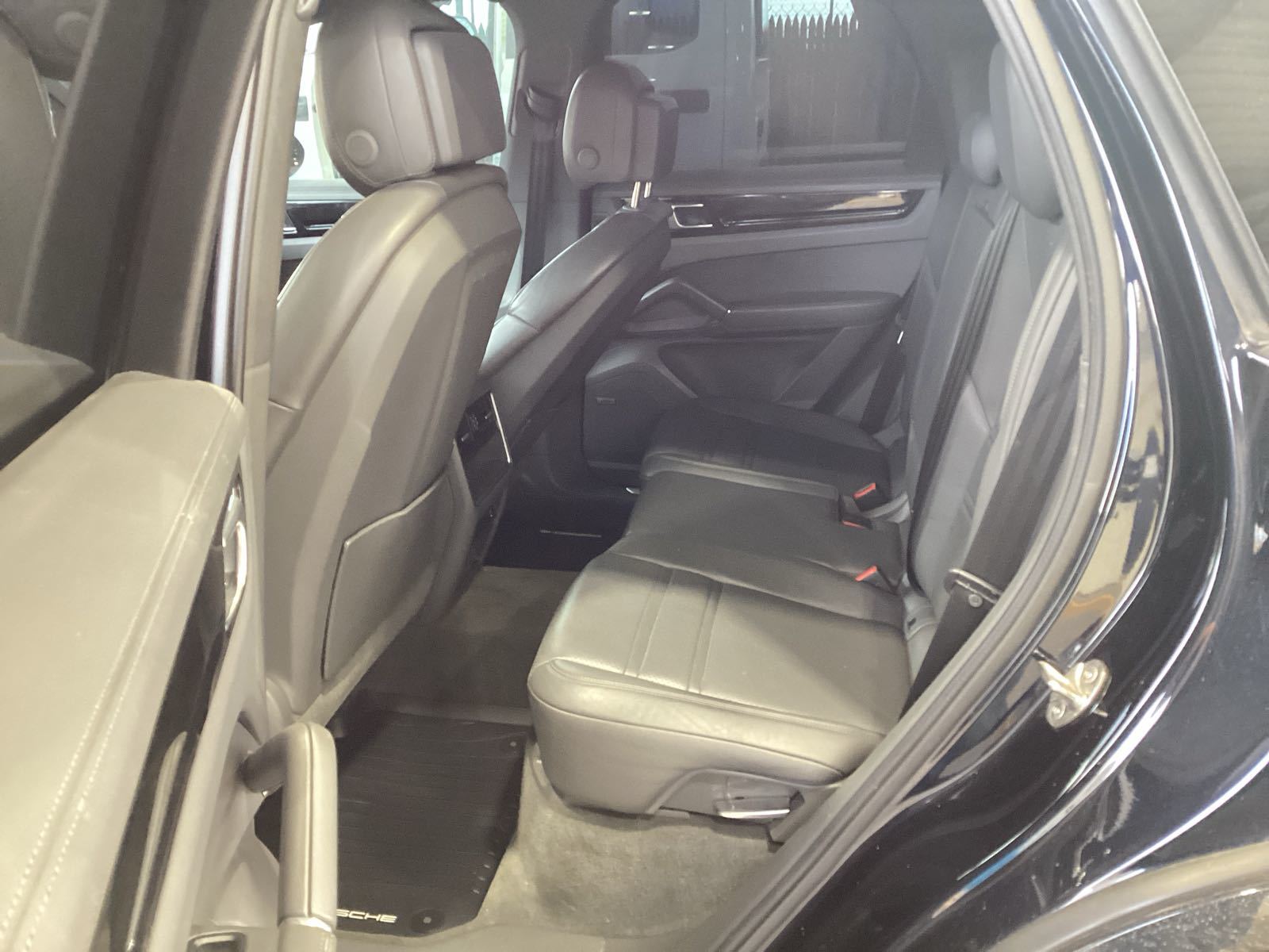 2020 Porsche cayenne  Base AWD