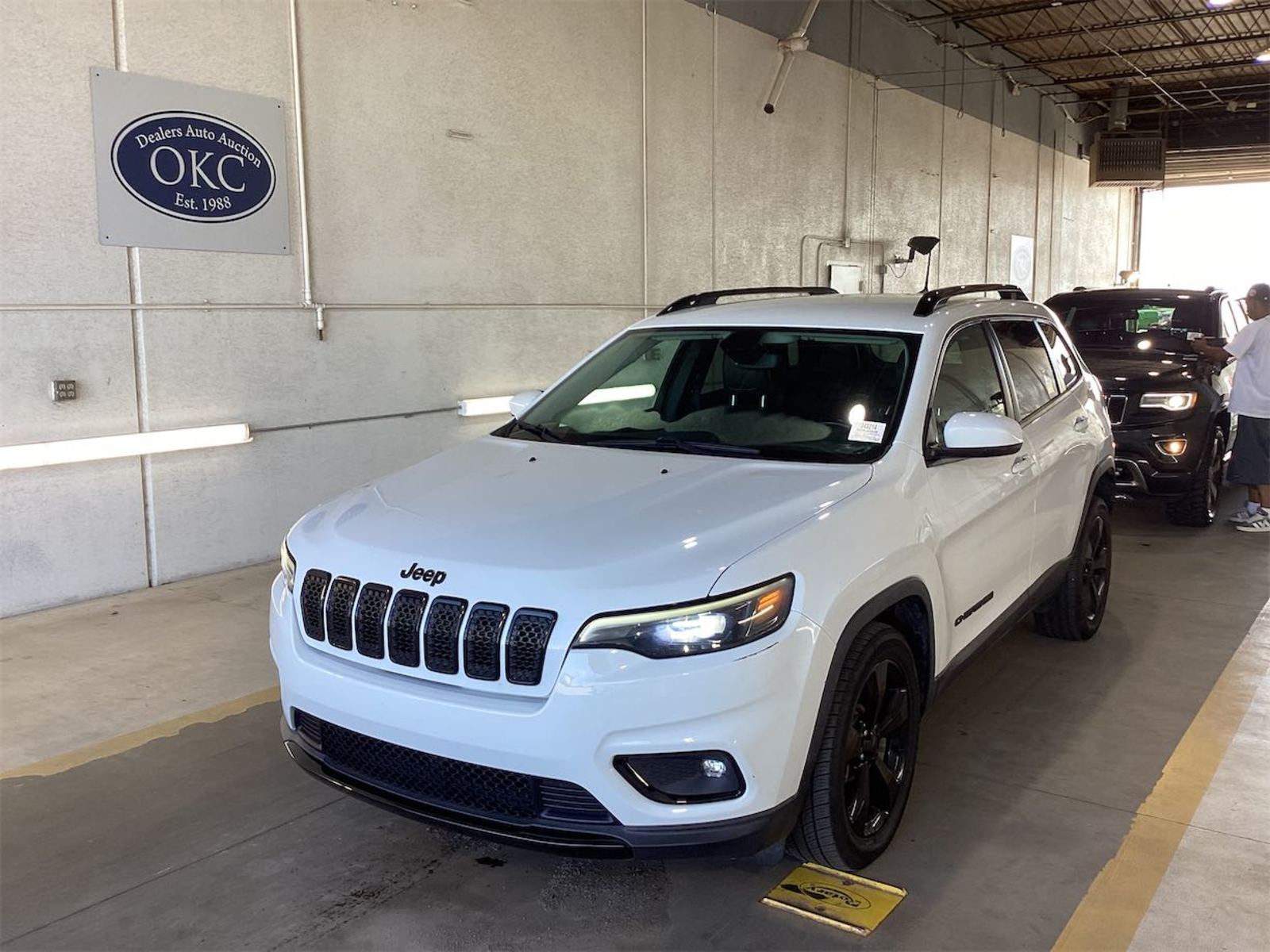 2019 Jeep Cherokee   FWD