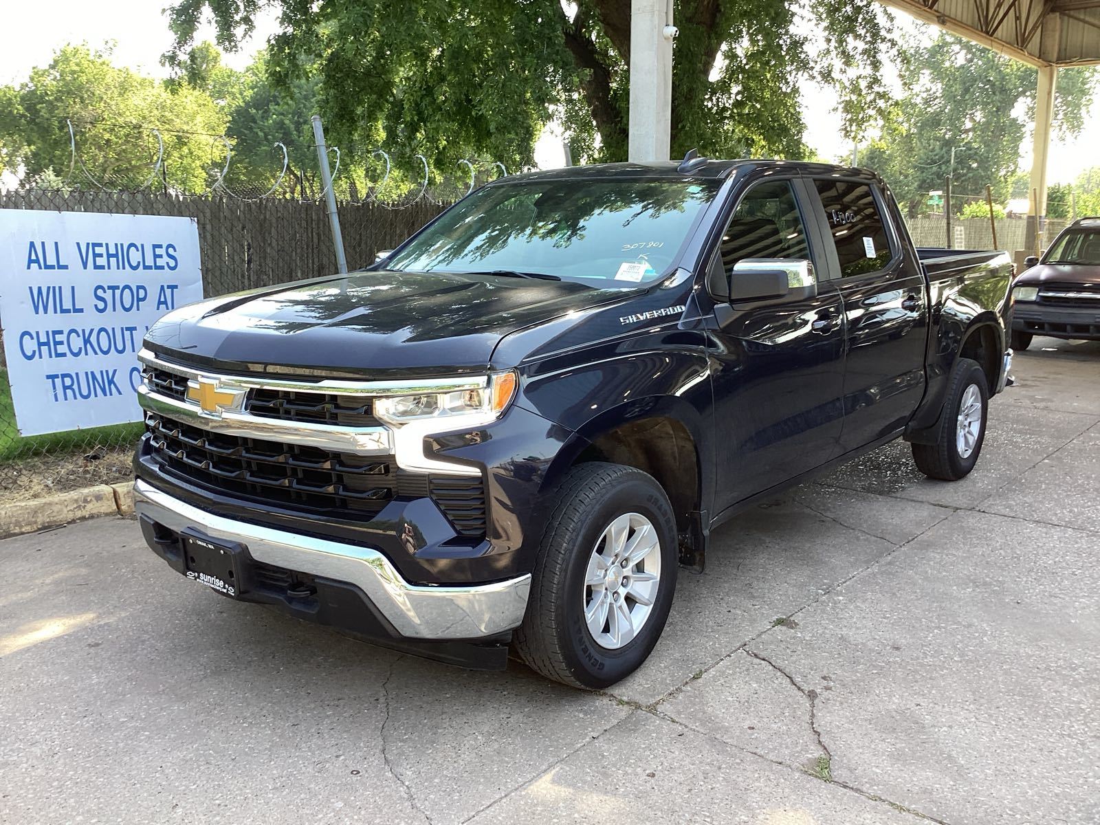 2023 Chevrolet Silverado 1500  LT AWD