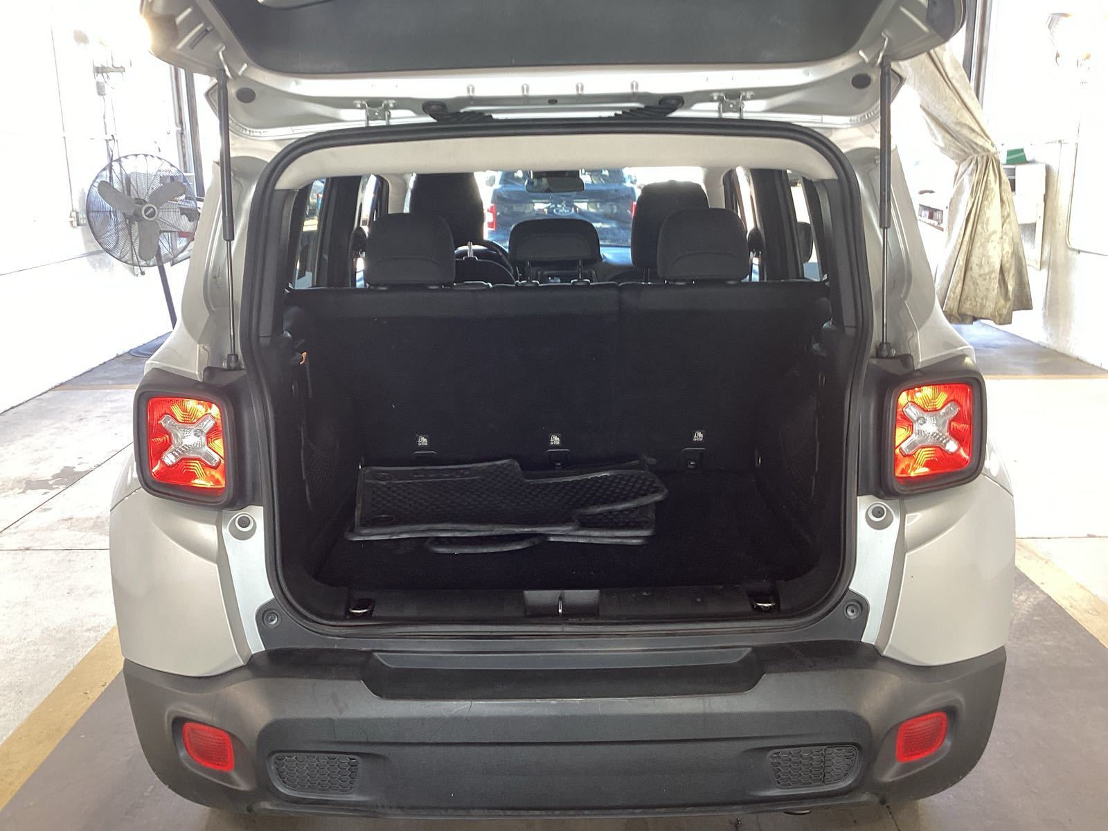 2019 Jeep Renegade  Latitude FWD