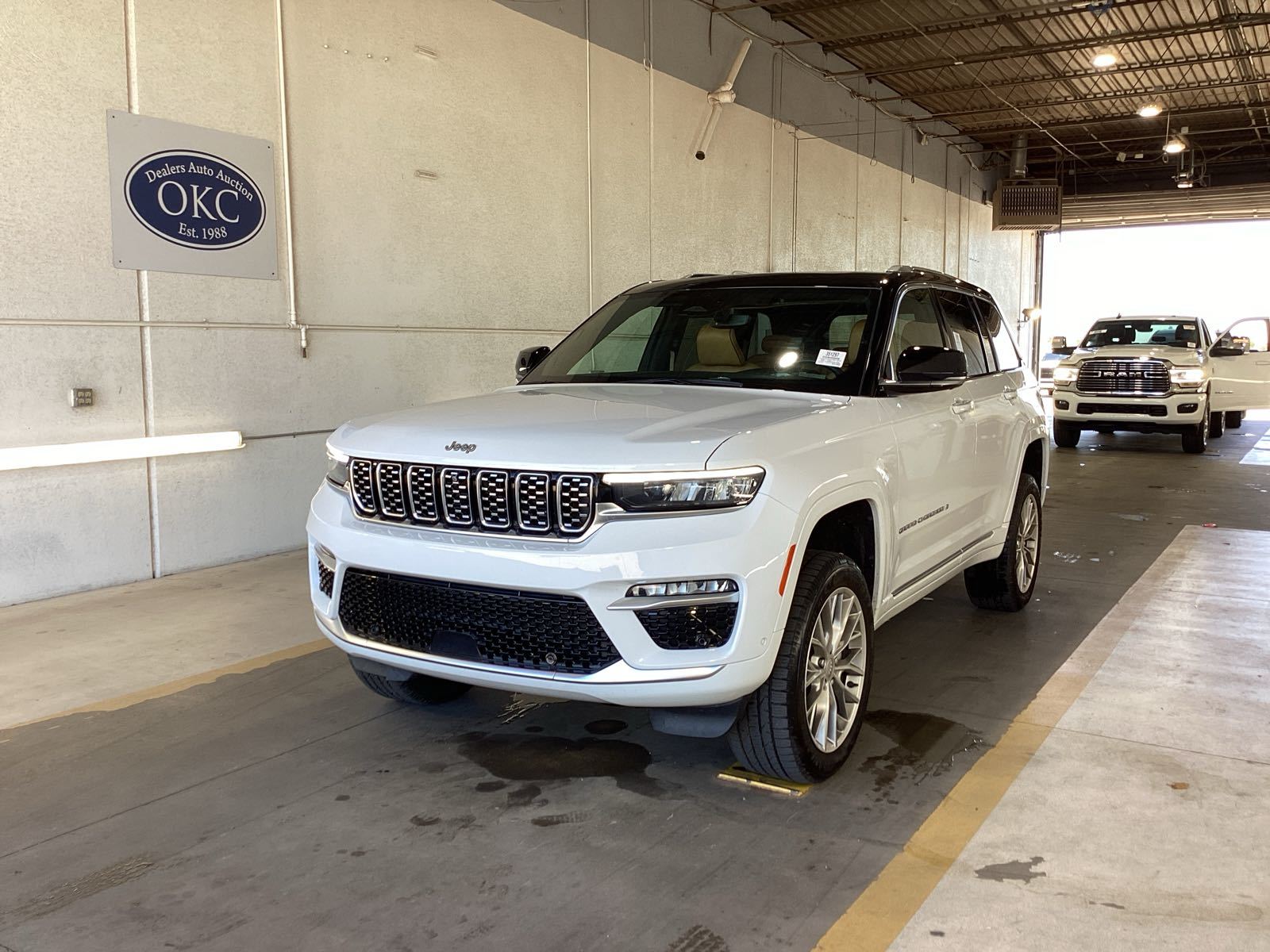 2023 Jeep Grand Cherokee  Summit AWD