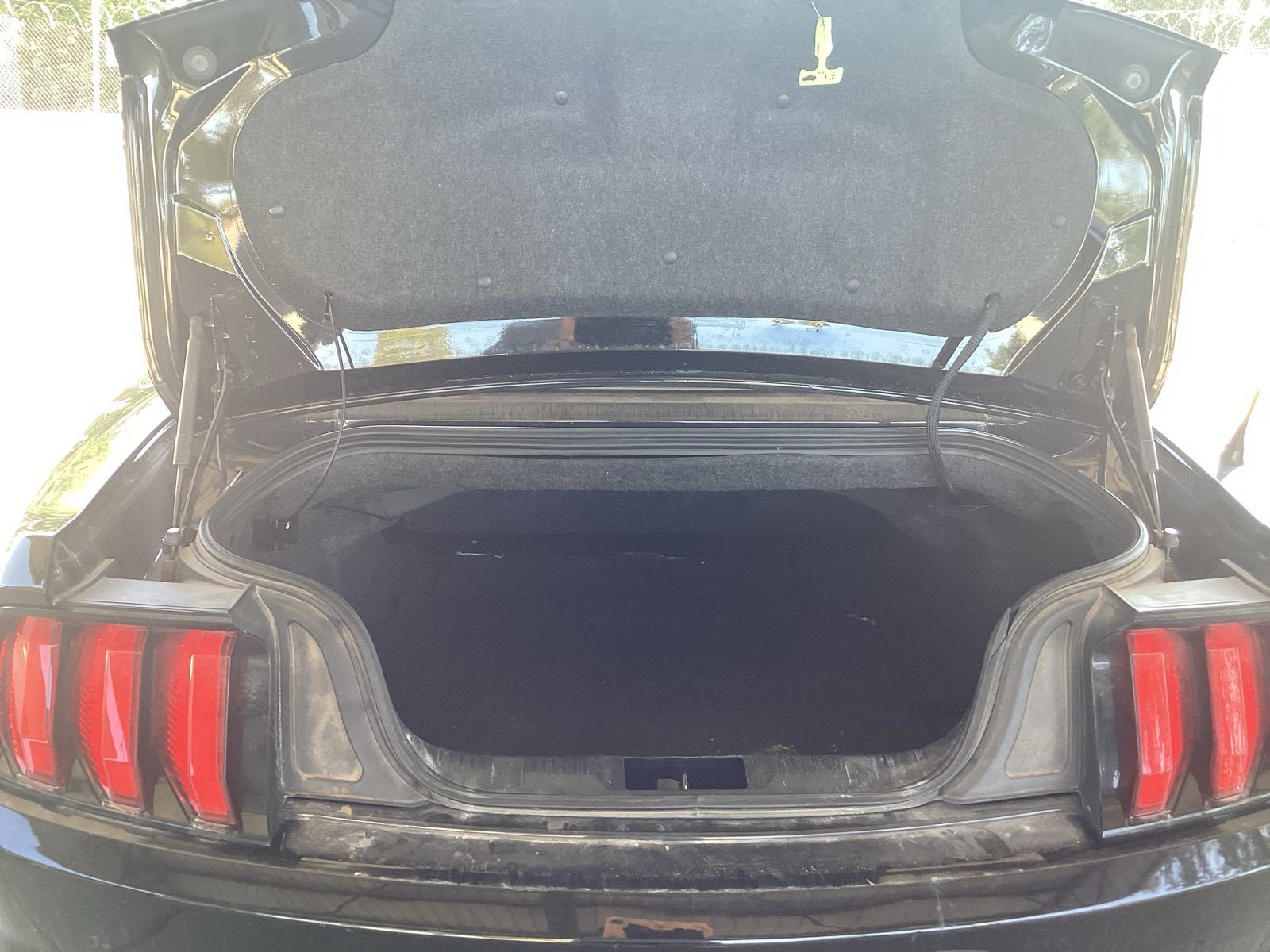 2023 Ford Mustang   RWD