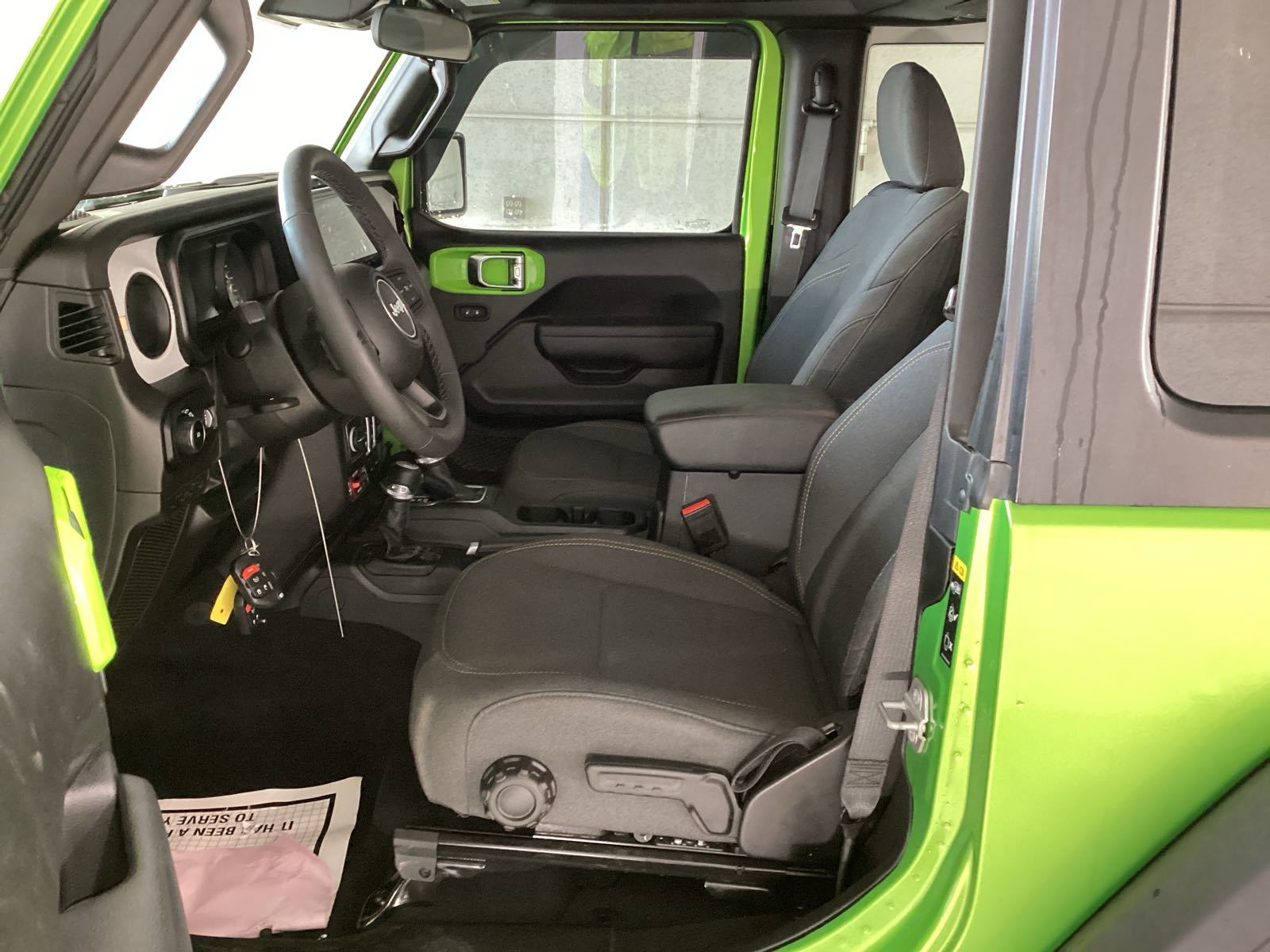 2025 Jeep Wrangler   AWD