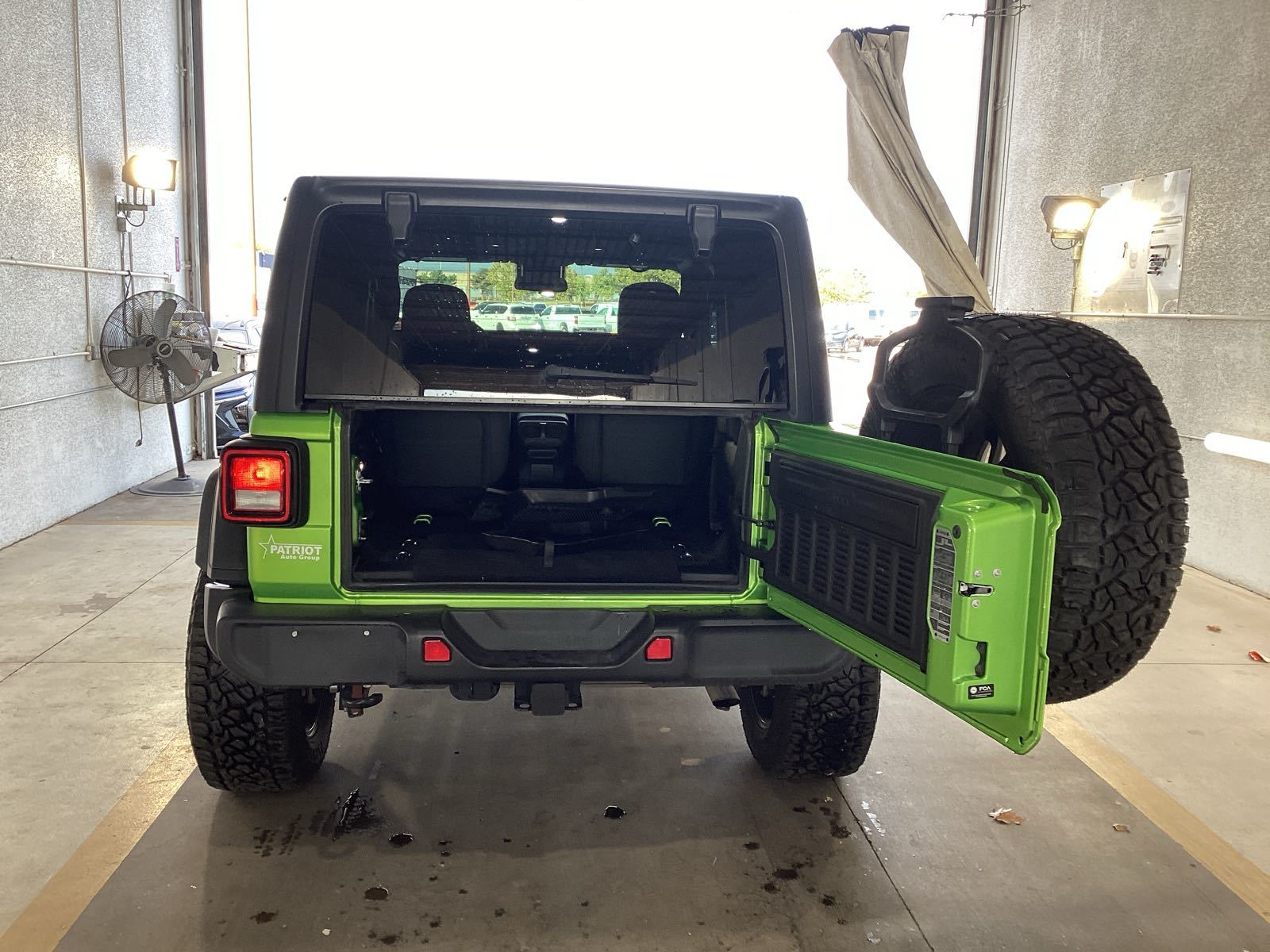 2025 Jeep Wrangler   AWD