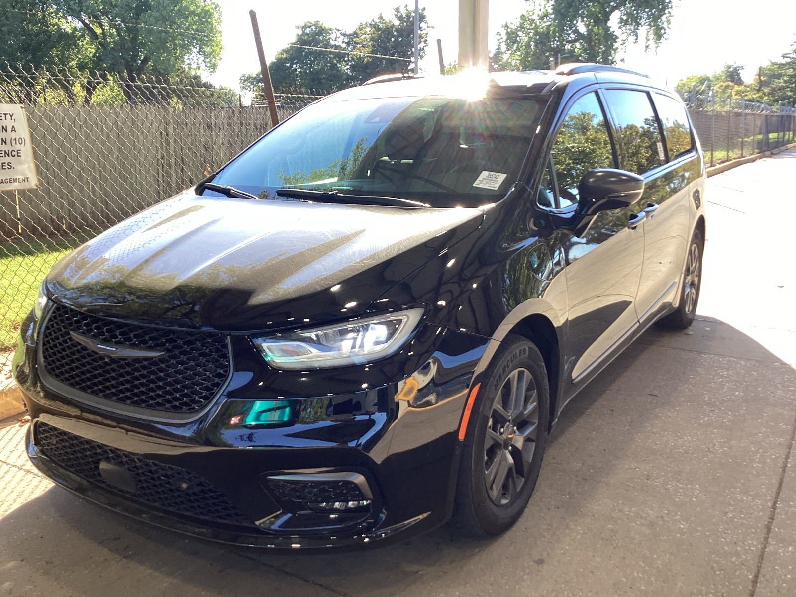 2024 Chrysler Pacifica   FWD