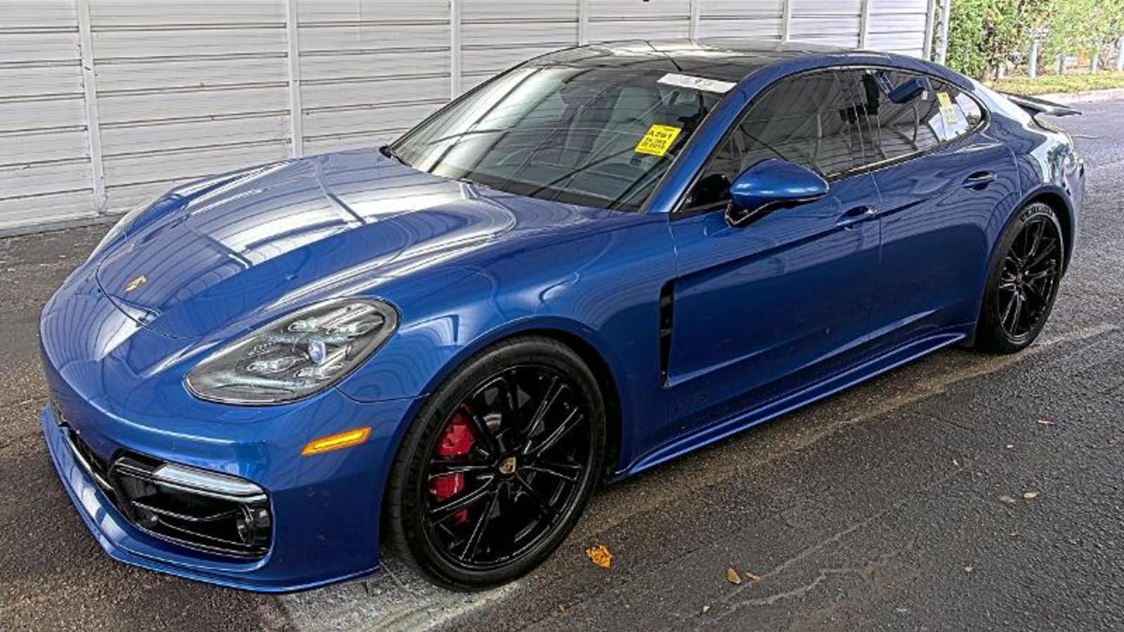 2019 Porsche panamera  GTS AWD