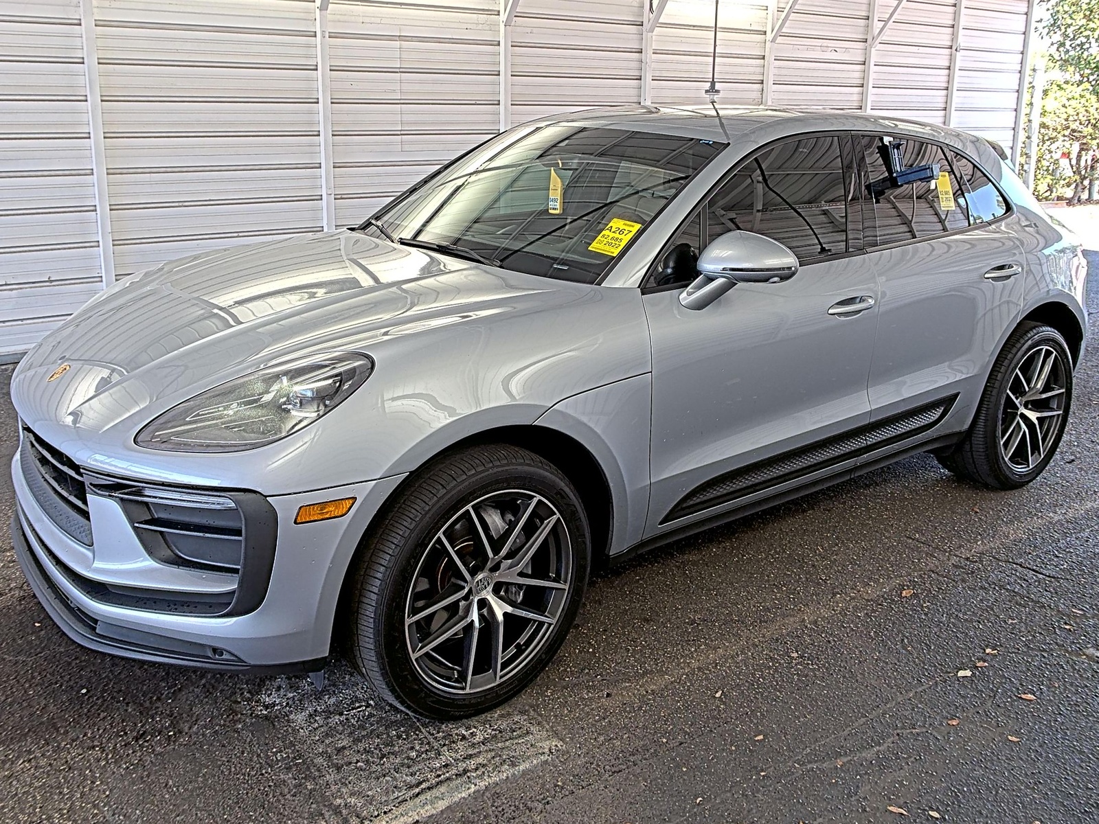 2022 Porsche macan   AWD