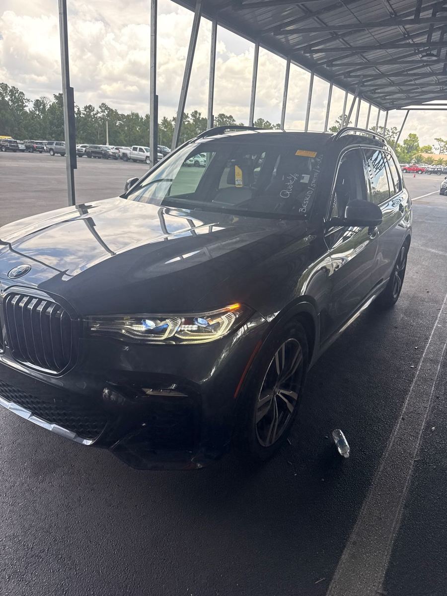 2022 BMW X7  M50i AWD