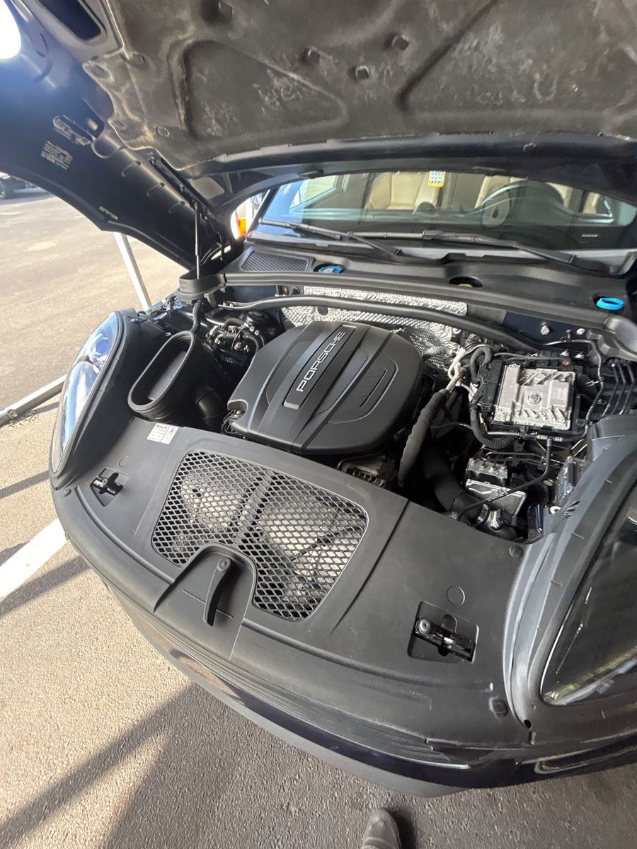 2020 Porsche macan   AWD