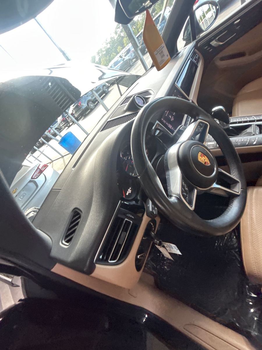 2020 Porsche macan   AWD