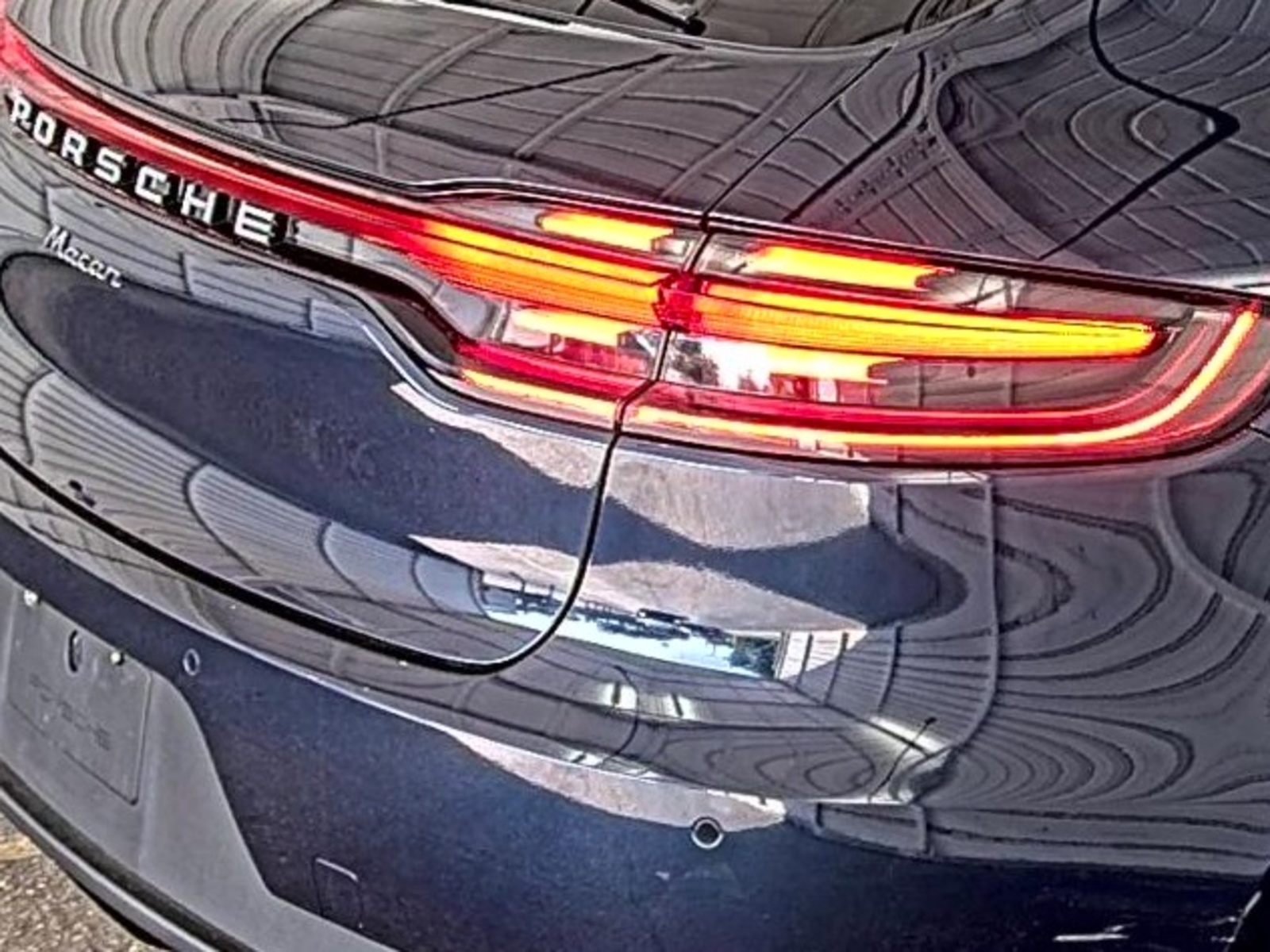 2020 Porsche macan   AWD