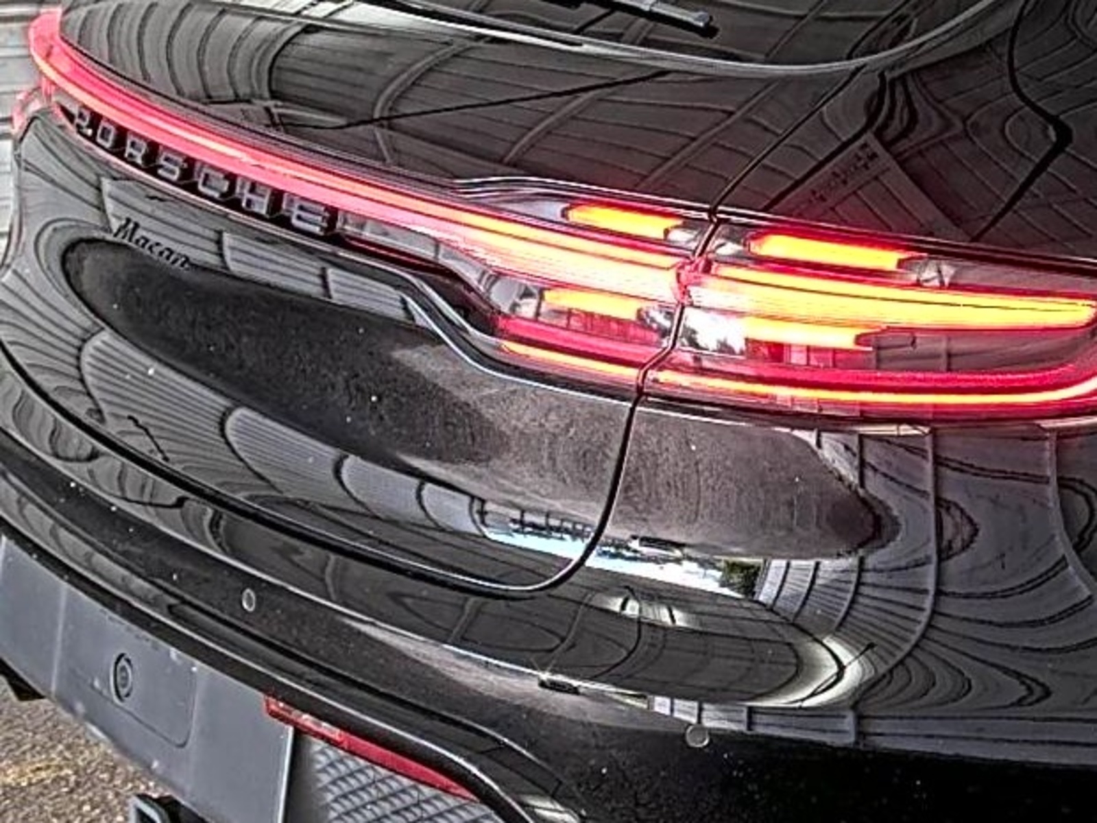 2022 Porsche macan   AWD