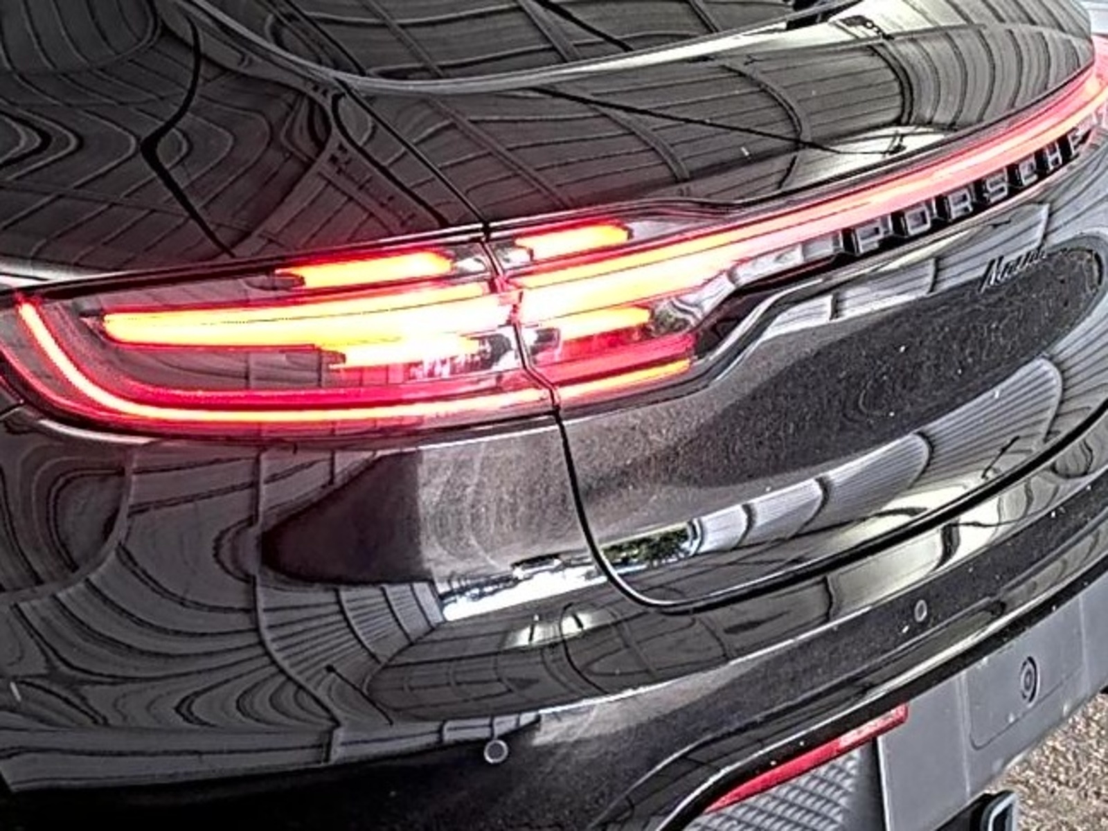 2022 Porsche macan   AWD