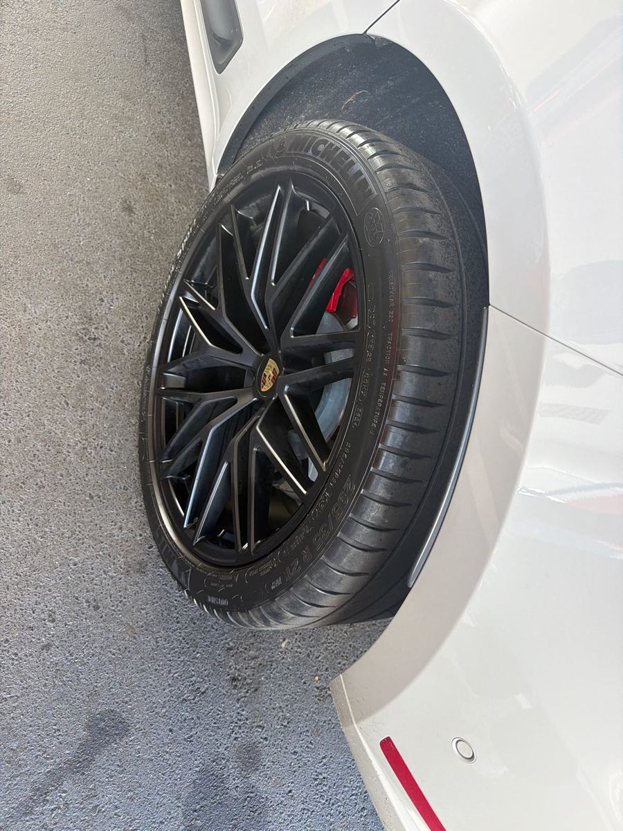 2022 Porsche macan  GTS AWD