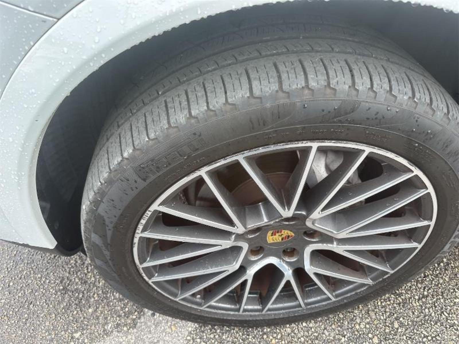 2019 Porsche cayenne   AWD