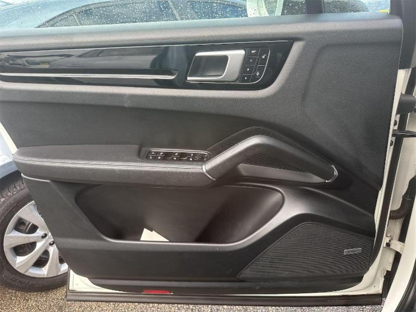 2019 Porsche cayenne   AWD