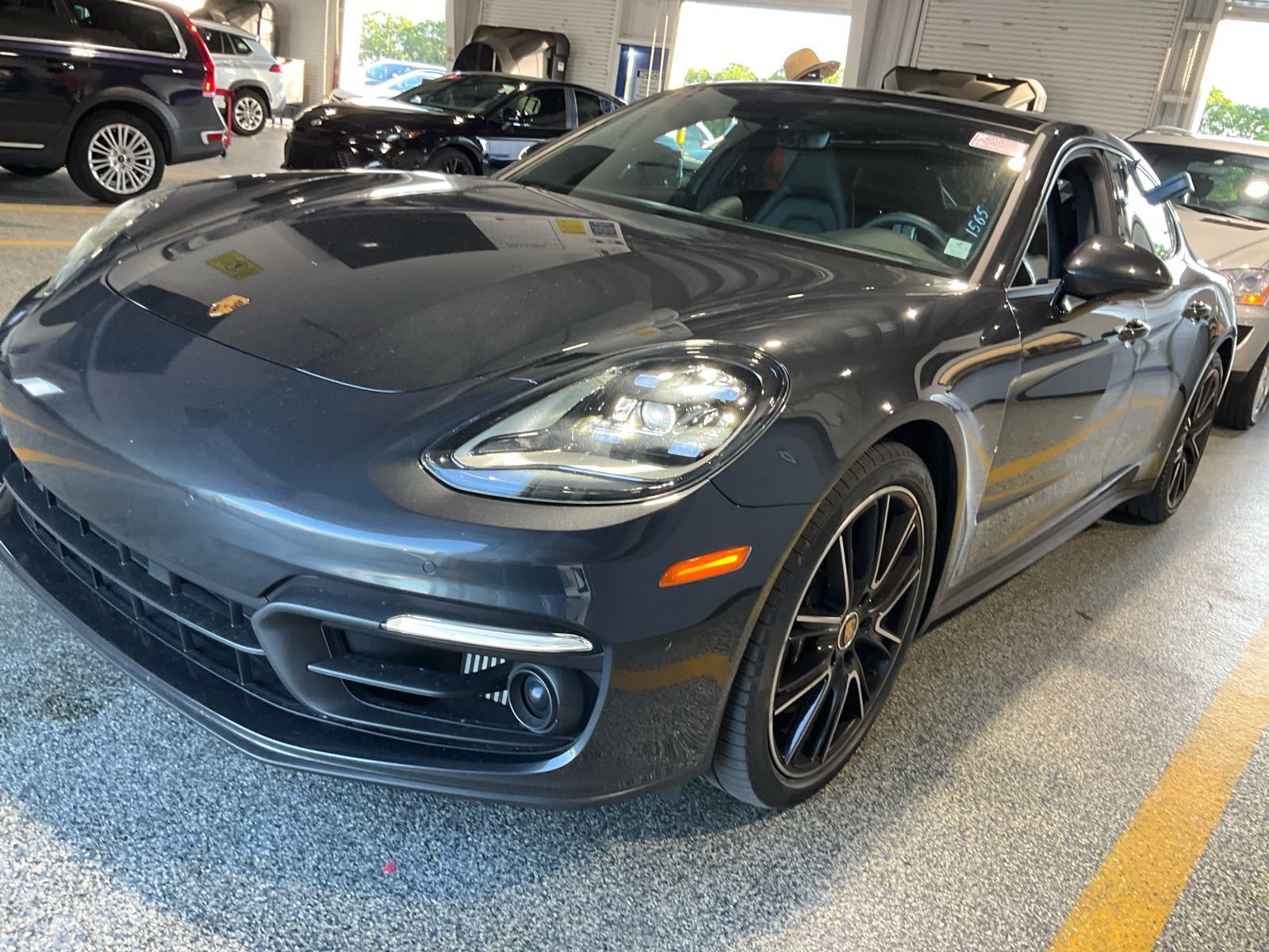 2023 Porsche panamera  4 AWD