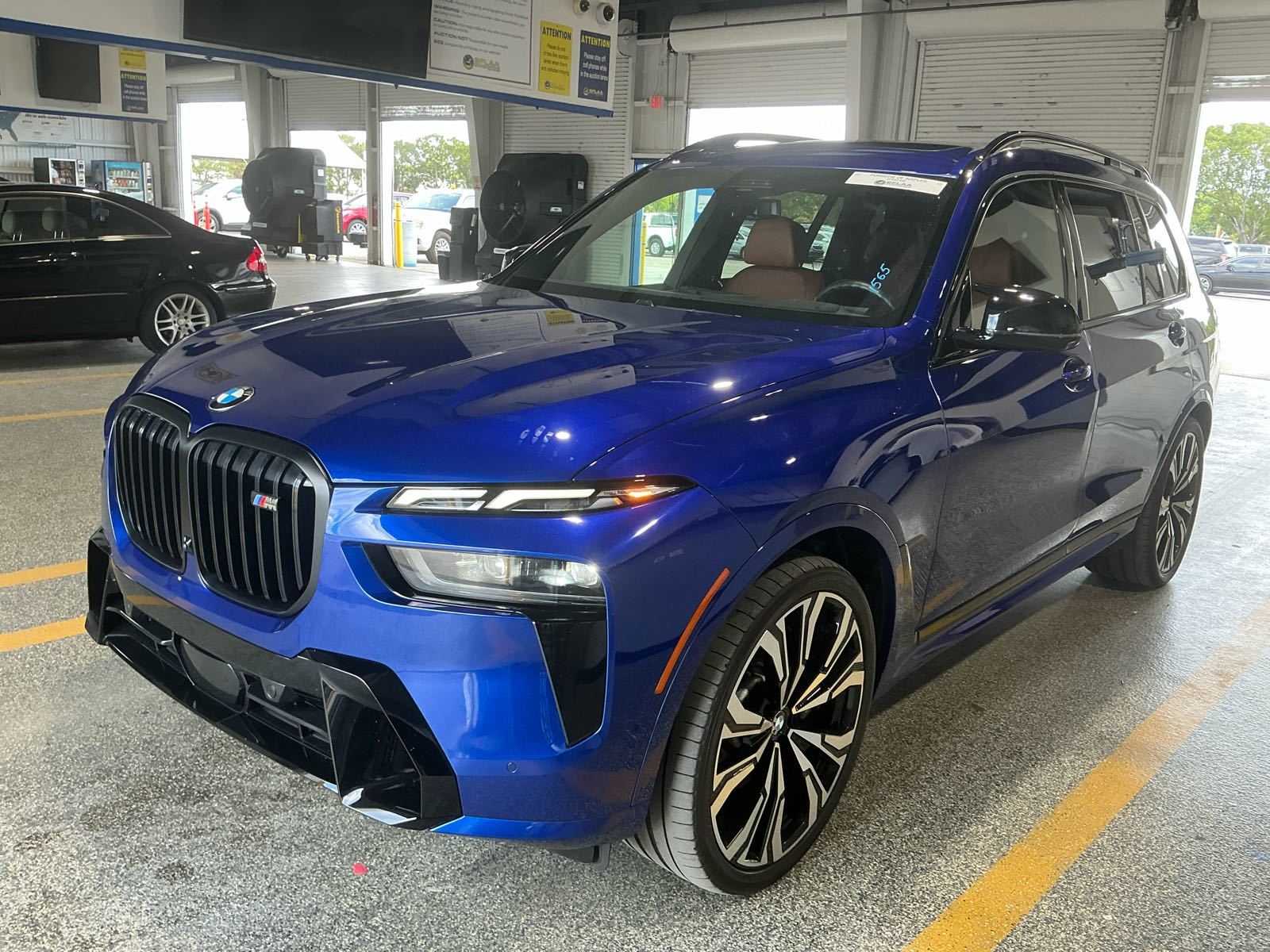 2024 BMW X7  M60i AWD