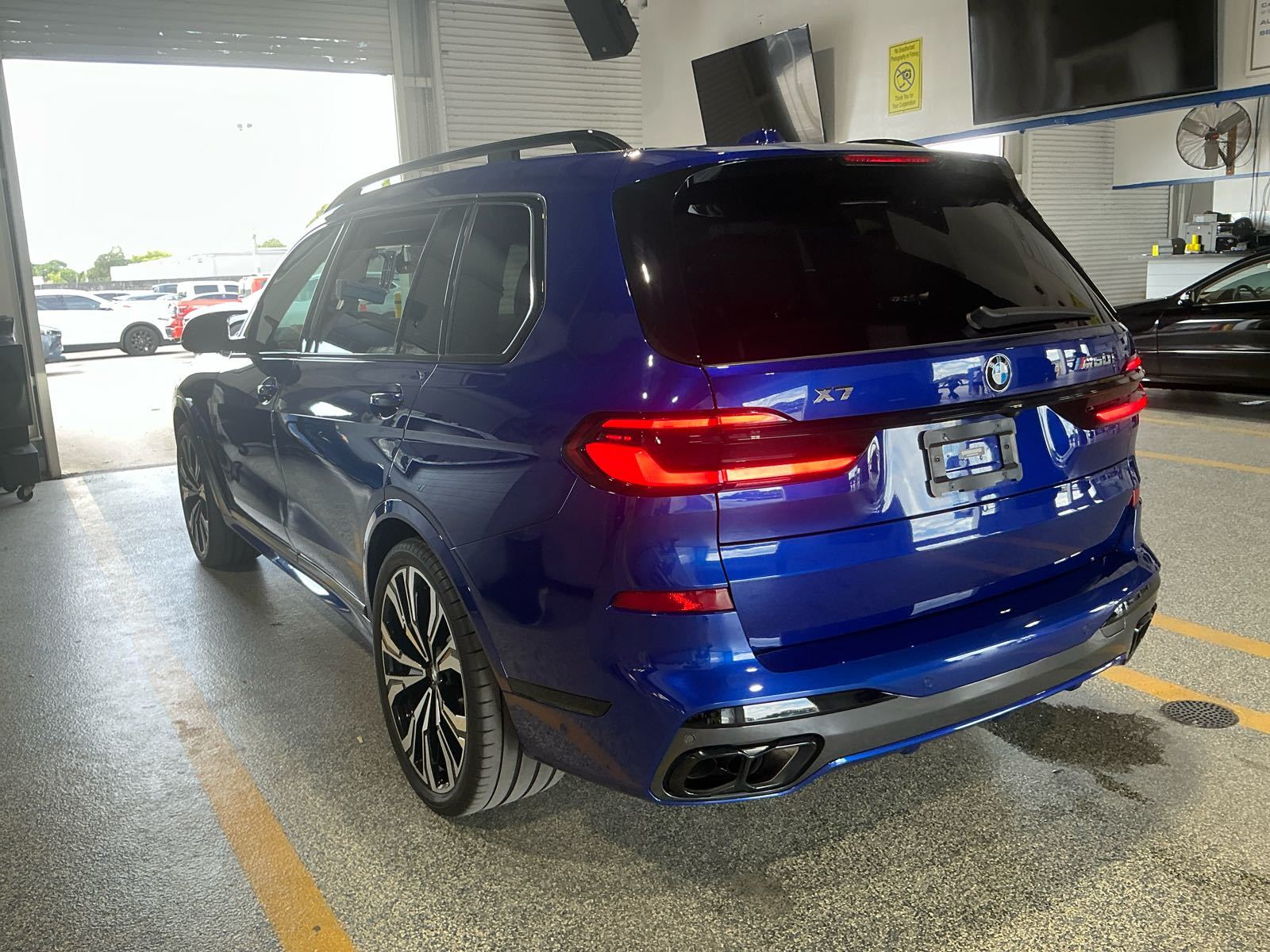 2024 BMW X7  M60i AWD
