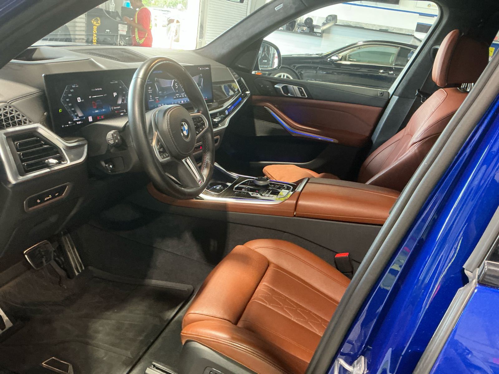 2024 BMW X7  M60i AWD
