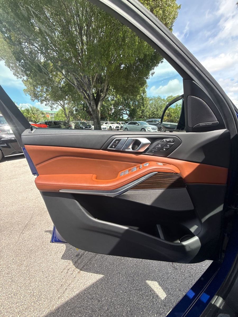 2024 BMW X7  M60i AWD