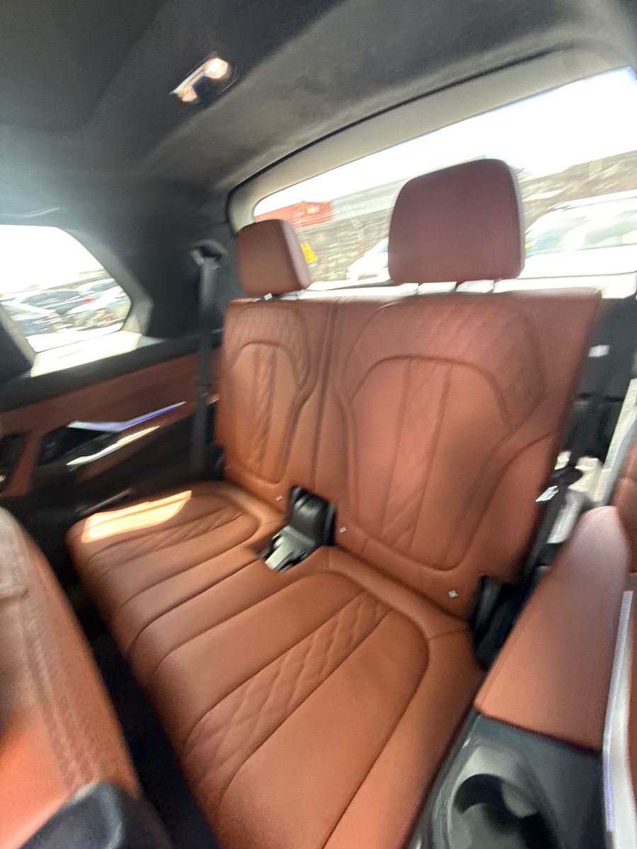 2024 BMW X7  M60i AWD