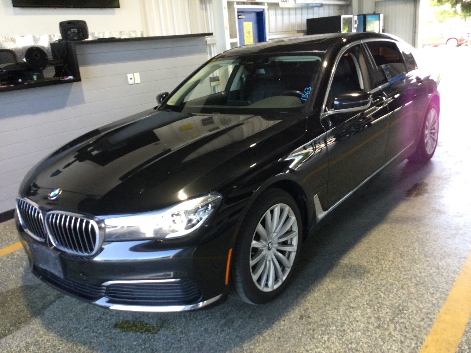 2019 BMW 7-Series  740i RWD