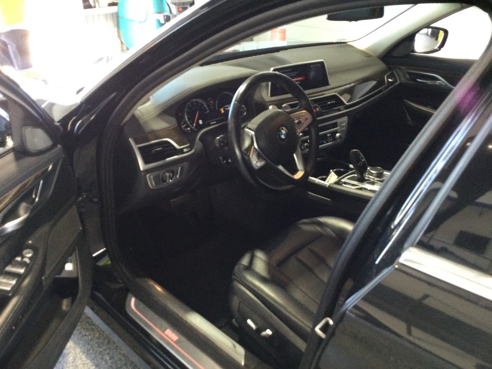 2019 BMW 7-Series  740i RWD
