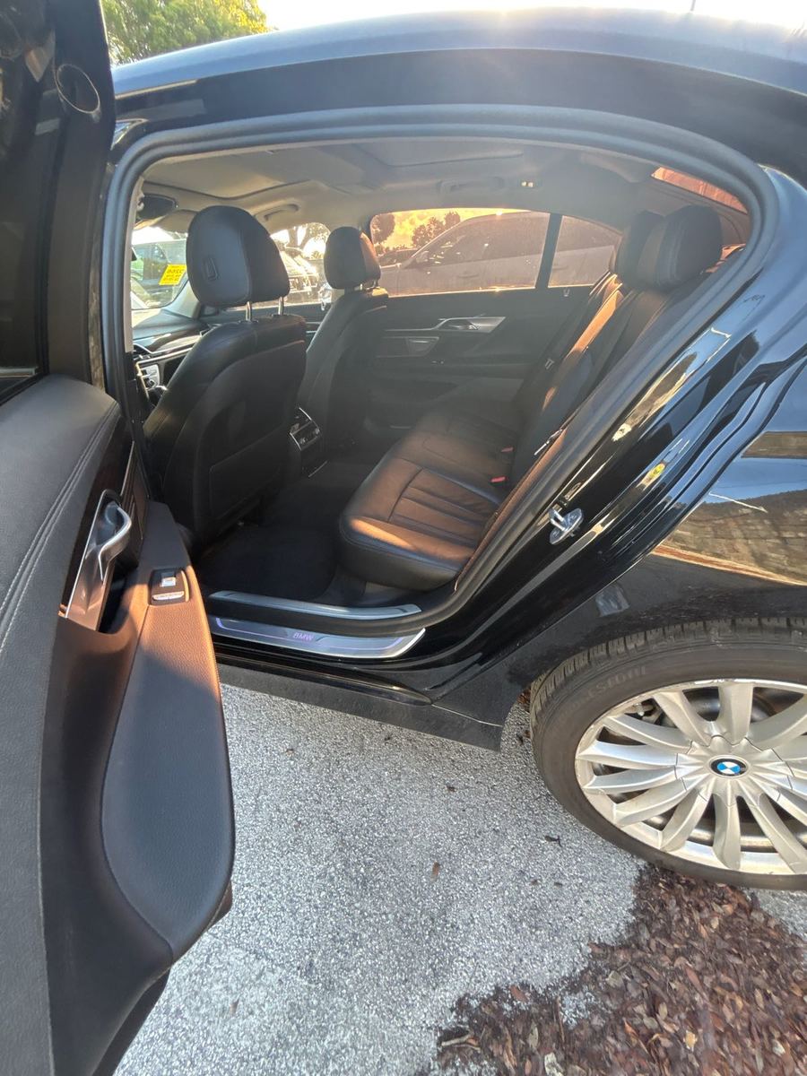 2019 BMW 7-Series  740i RWD
