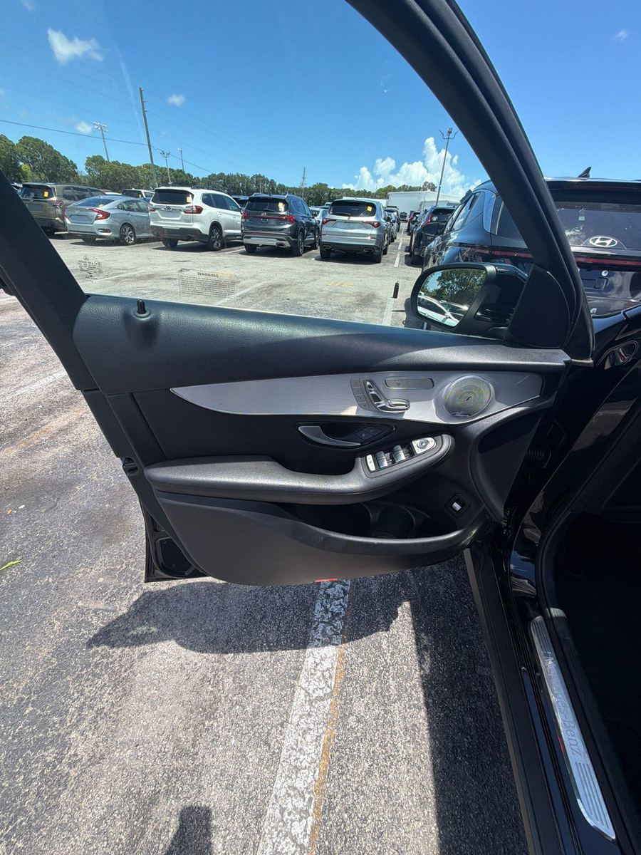 2020 Mercedes-Benz GLC   RWD