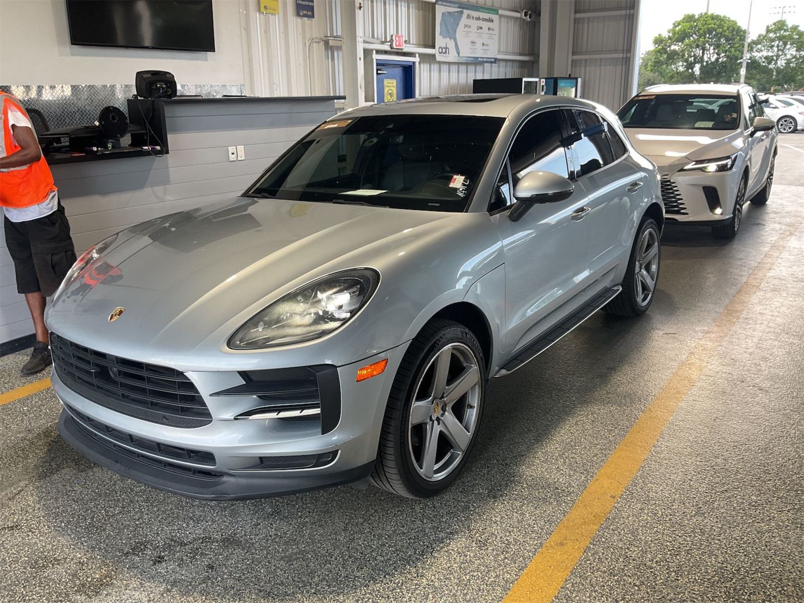 2019 Porsche macan   AWD
