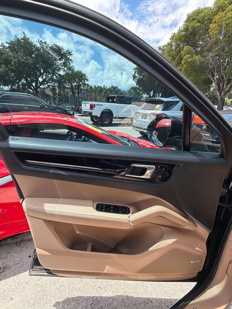 2019 Porsche cayenne   AWD