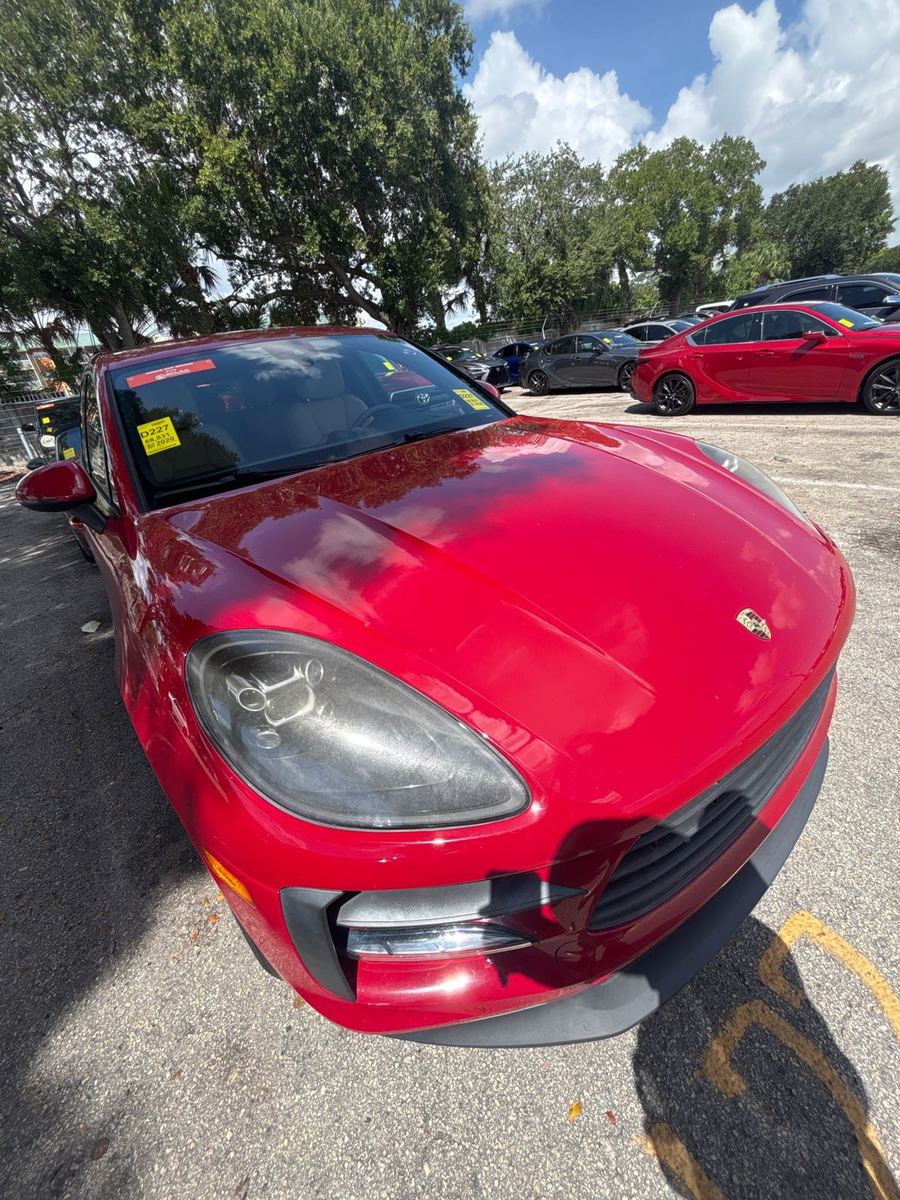 2020 Porsche macan   AWD