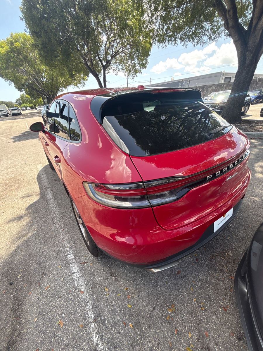 2020 Porsche macan   AWD