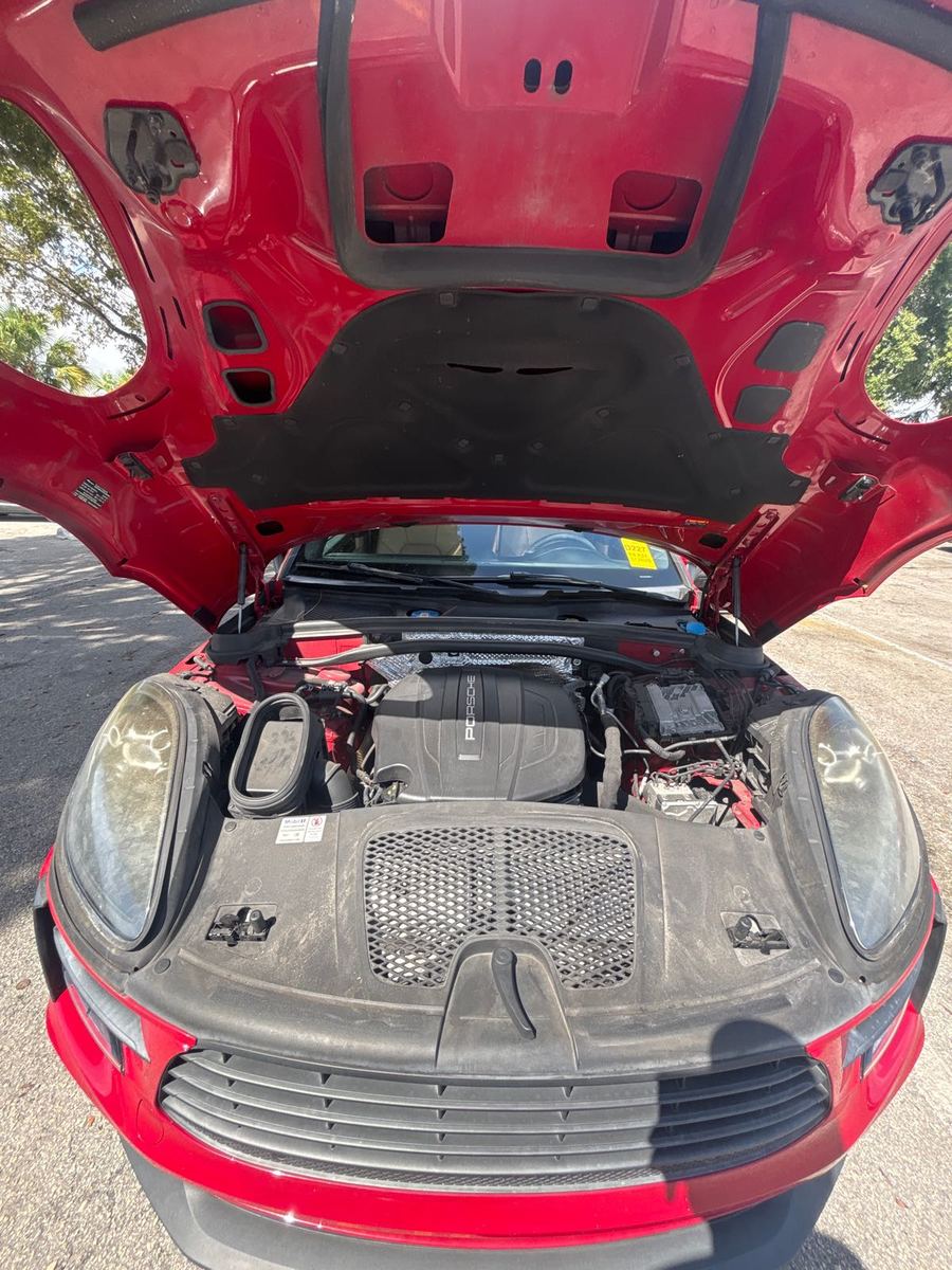 2020 Porsche macan   AWD