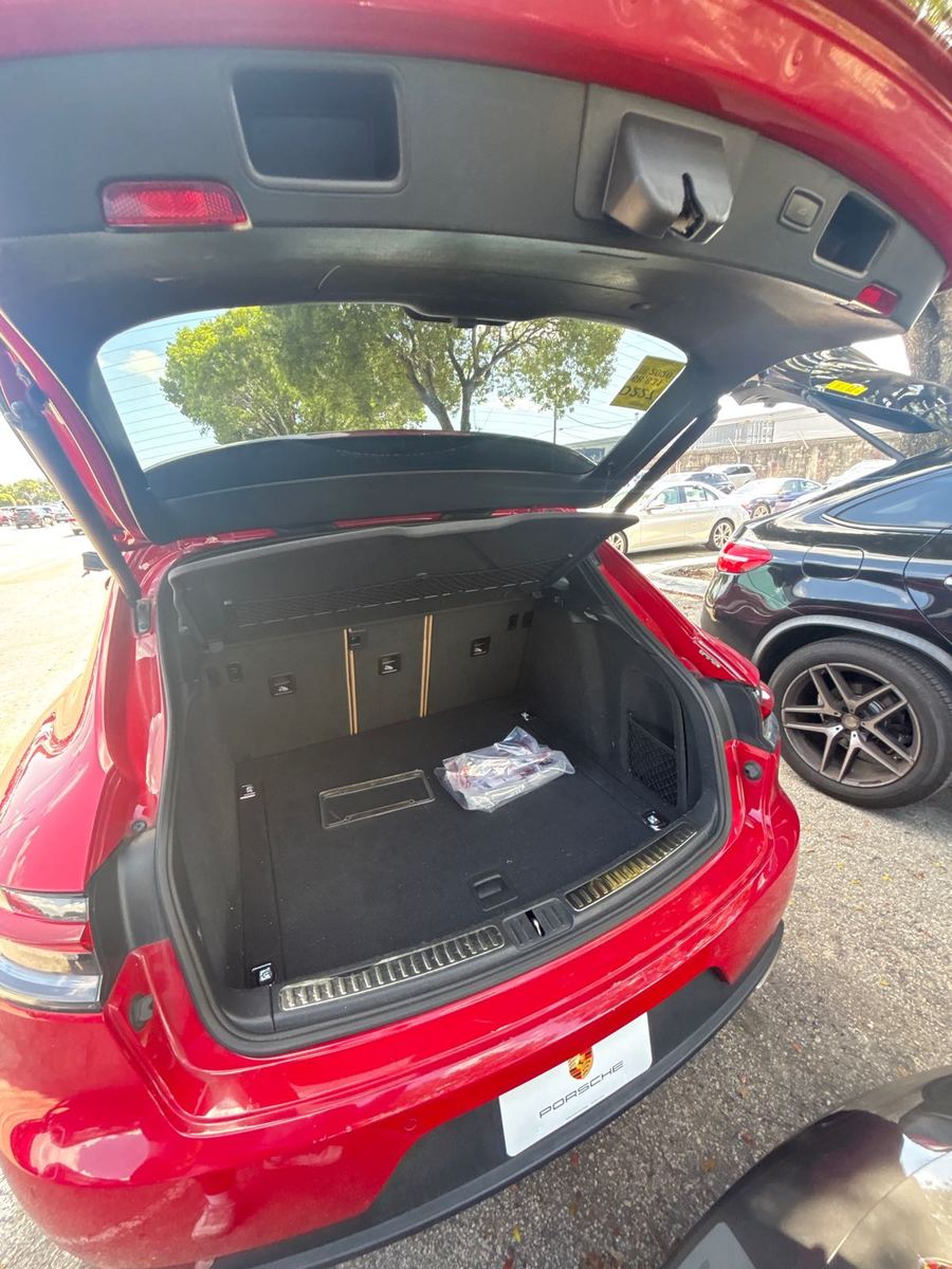 2020 Porsche macan   AWD