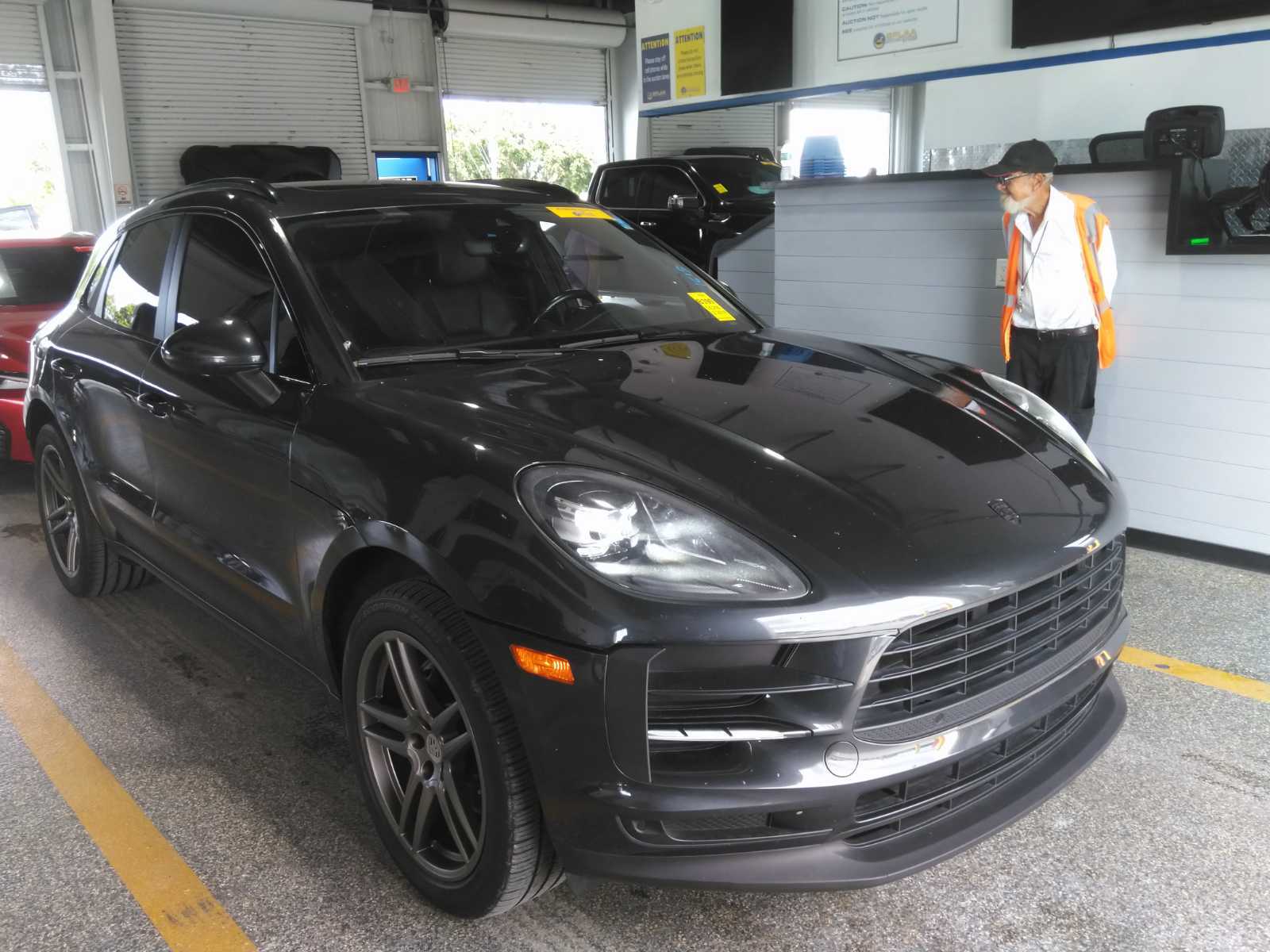 2019 Porsche macan   AWD