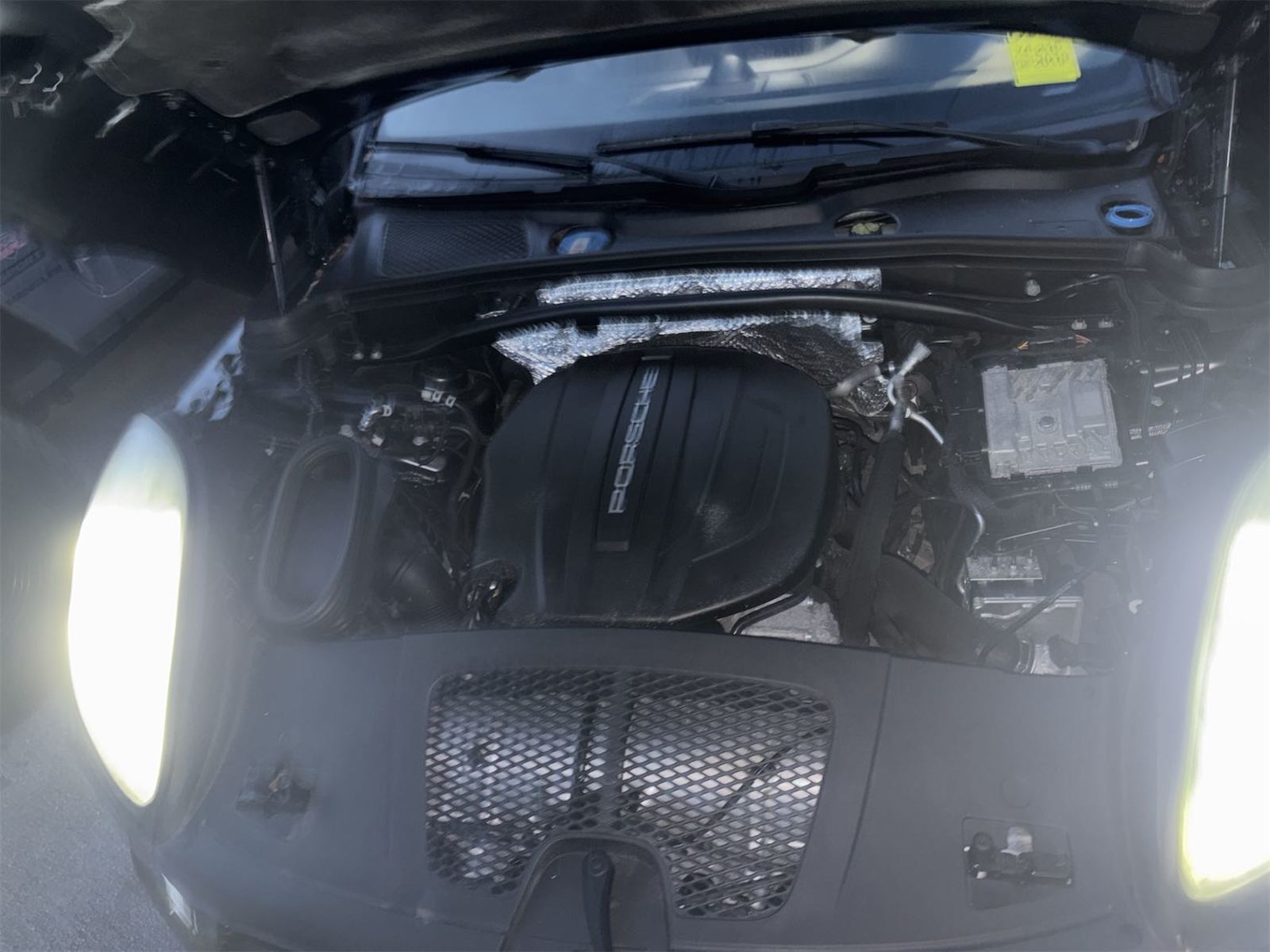 2019 Porsche macan   AWD