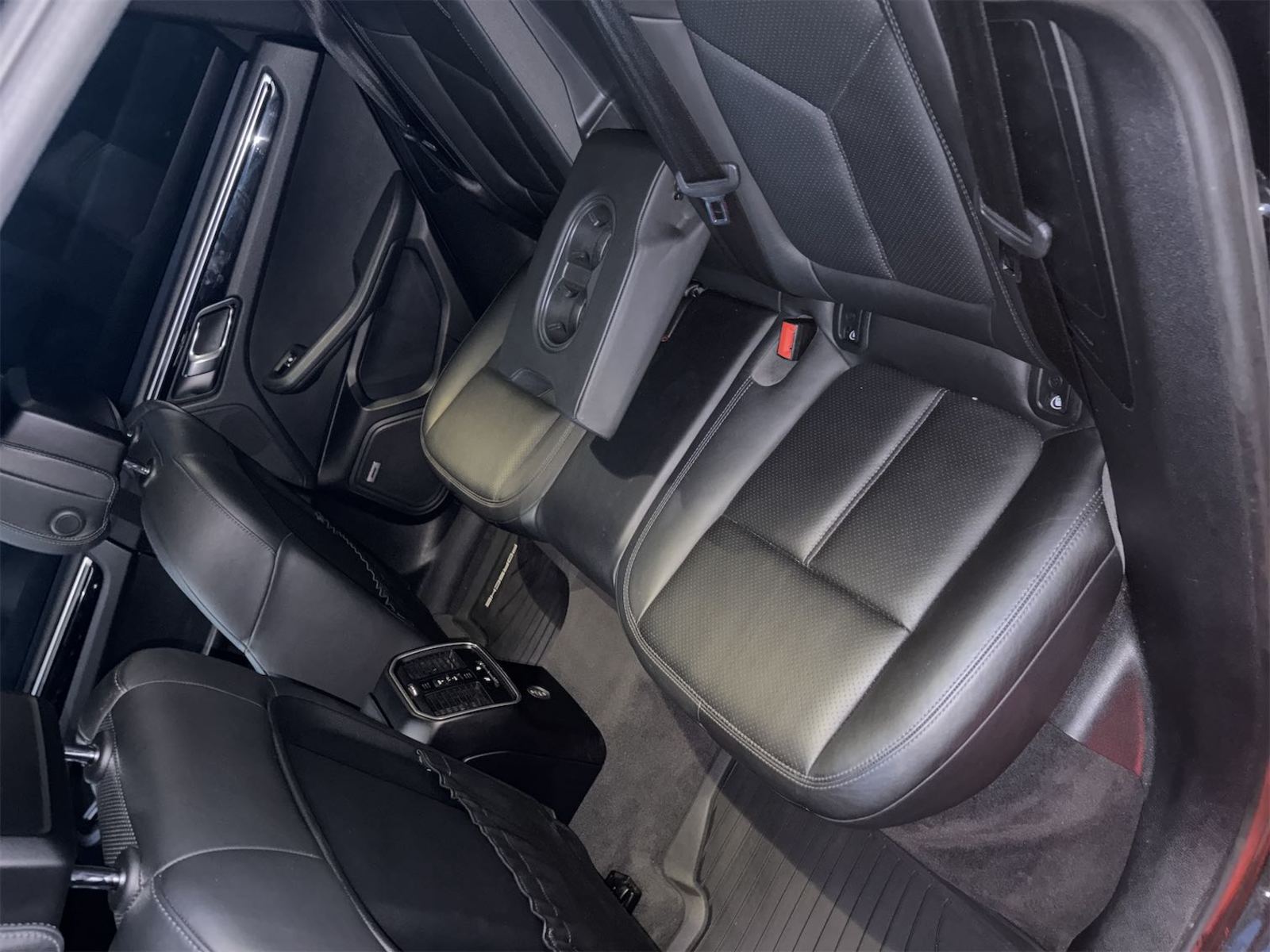 2019 Porsche macan   AWD