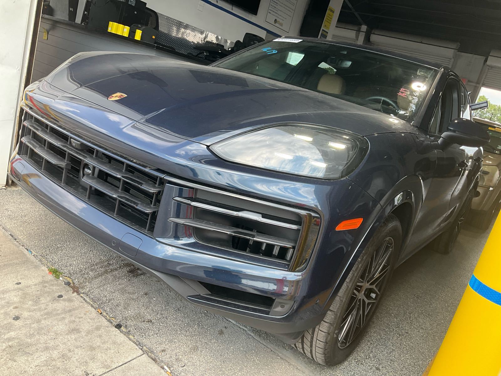 2025 Porsche cayenne   AWD