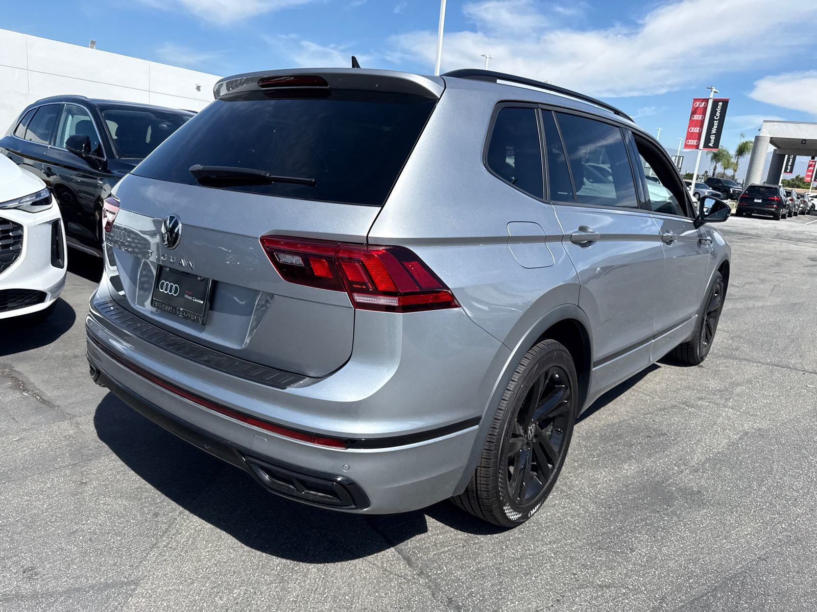 2023 Volkswagen Tiguan   FWD