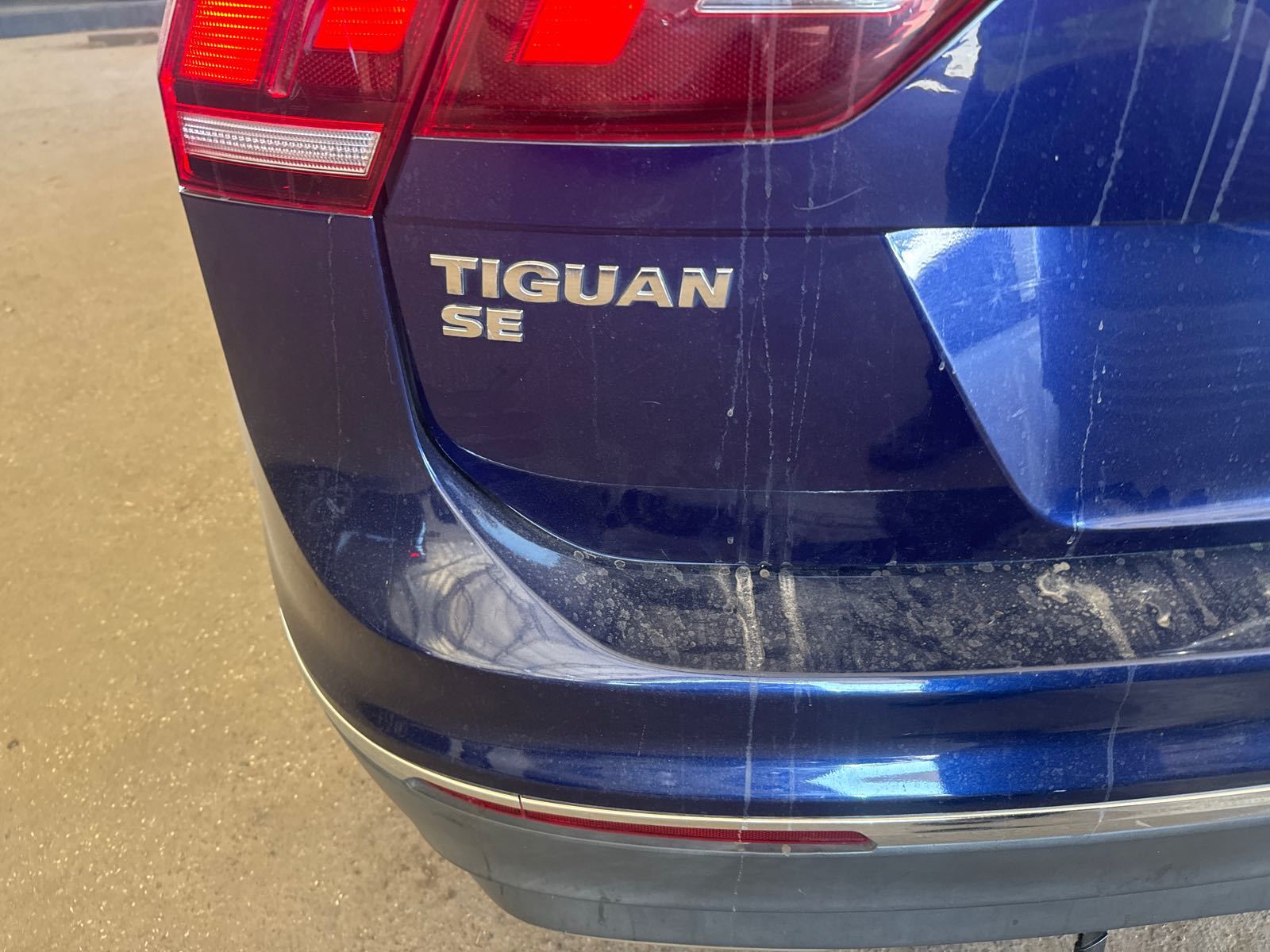 2021 Volkswagen Tiguan  SE FWD