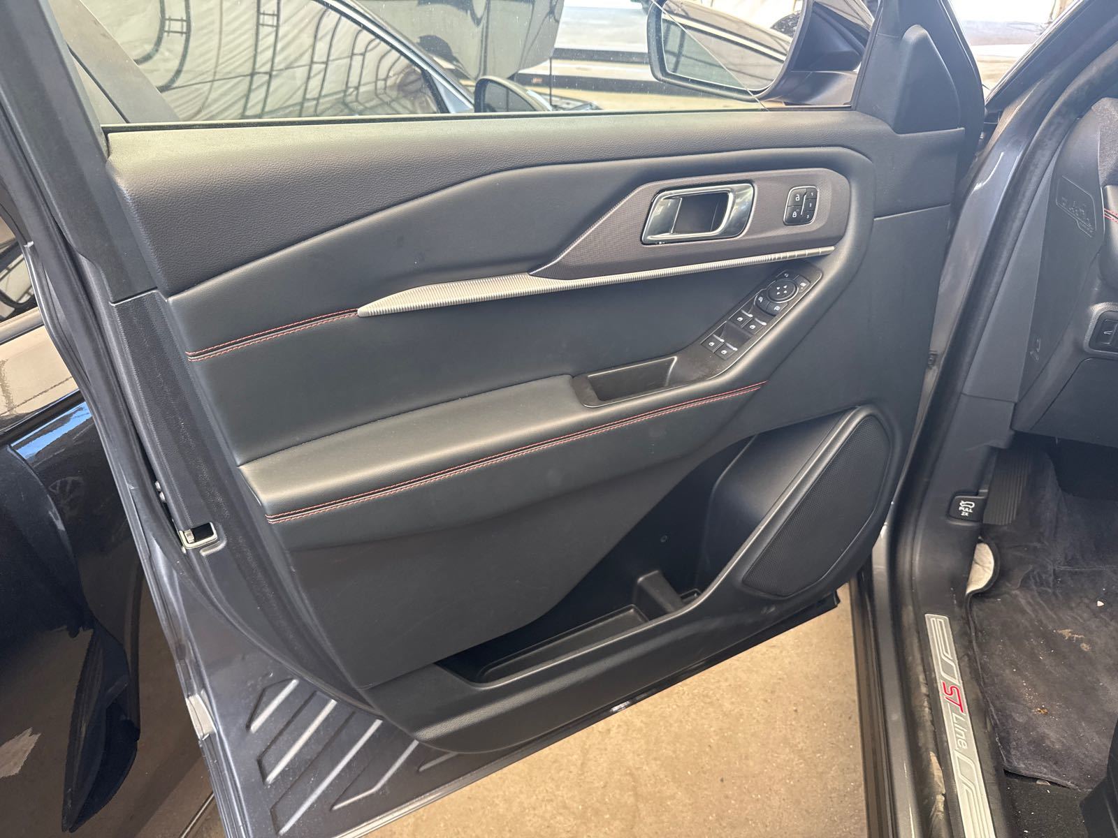 2025 Ford Explorer  ST-Line RWD