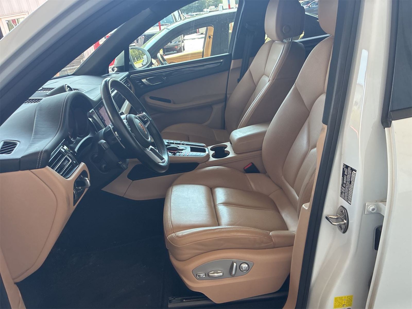 2019 Porsche macan  Base AWD