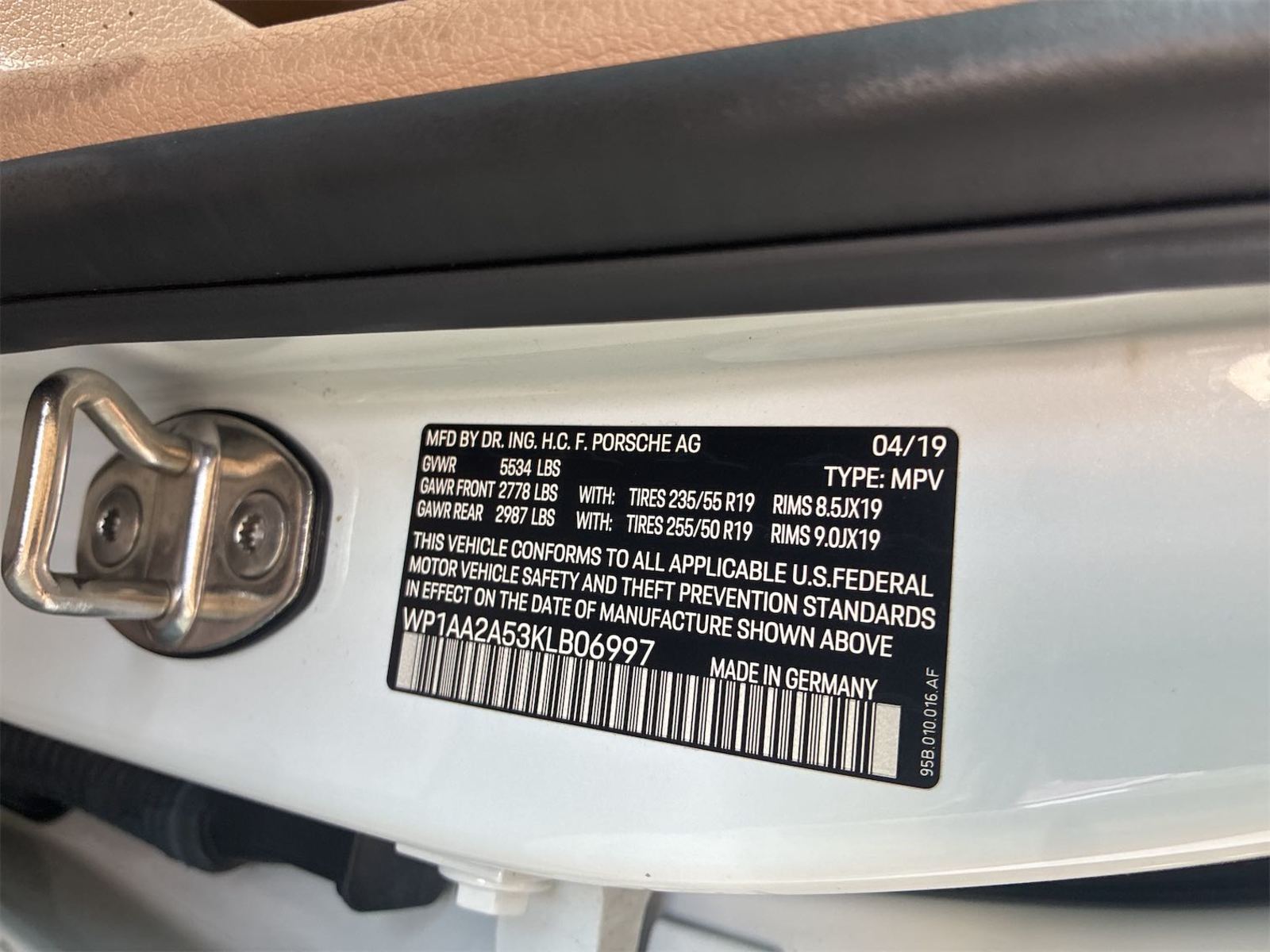 2019 Porsche macan  Base AWD